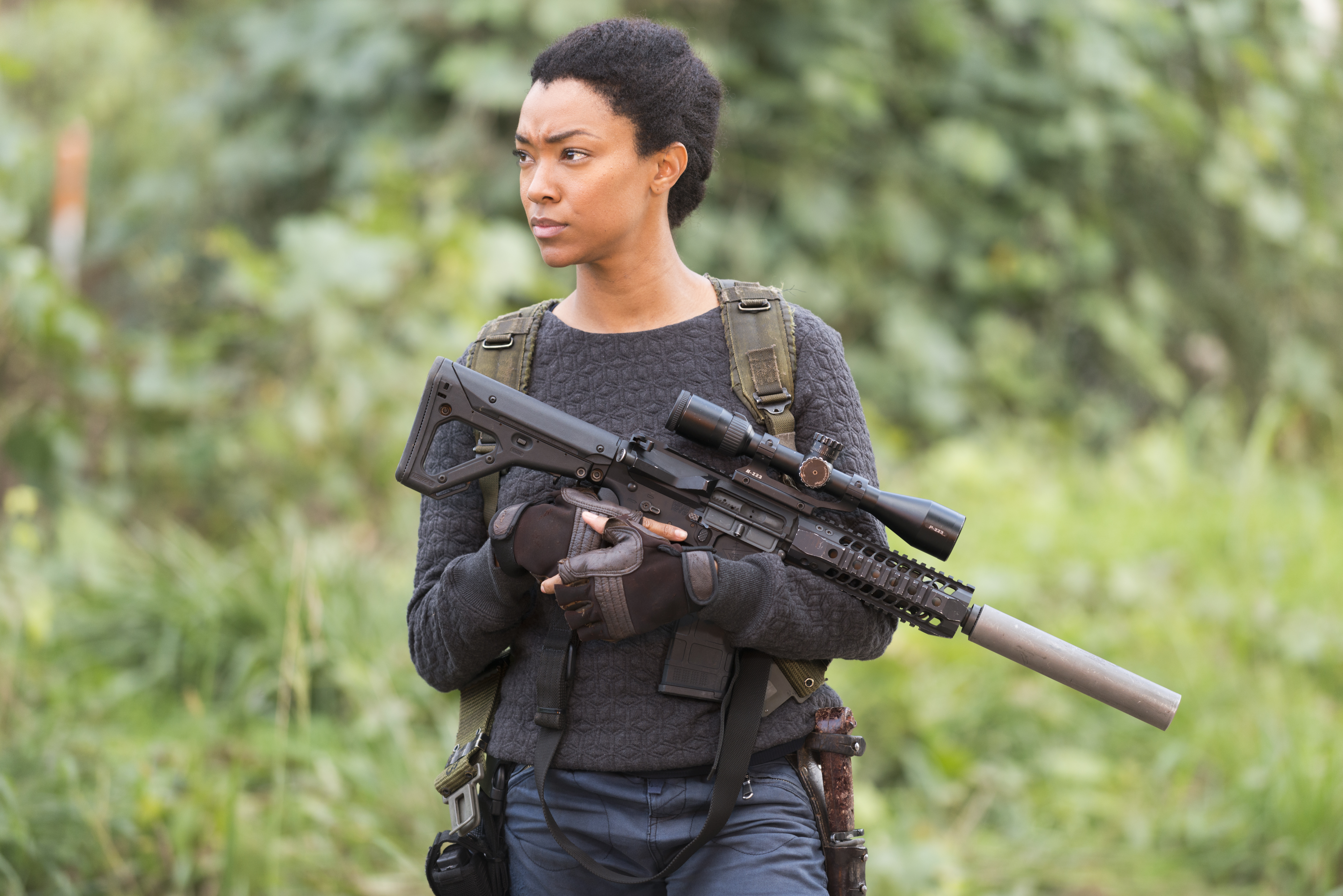 Gun Sonequa Martin Green The Walking Dead 7360x4912