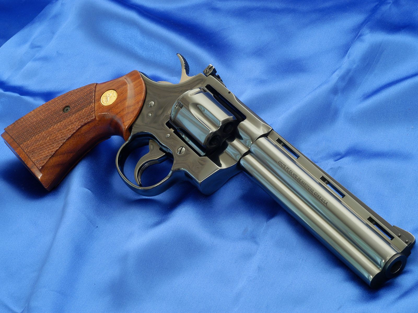 Weapons Colt Revolver 1600x1200