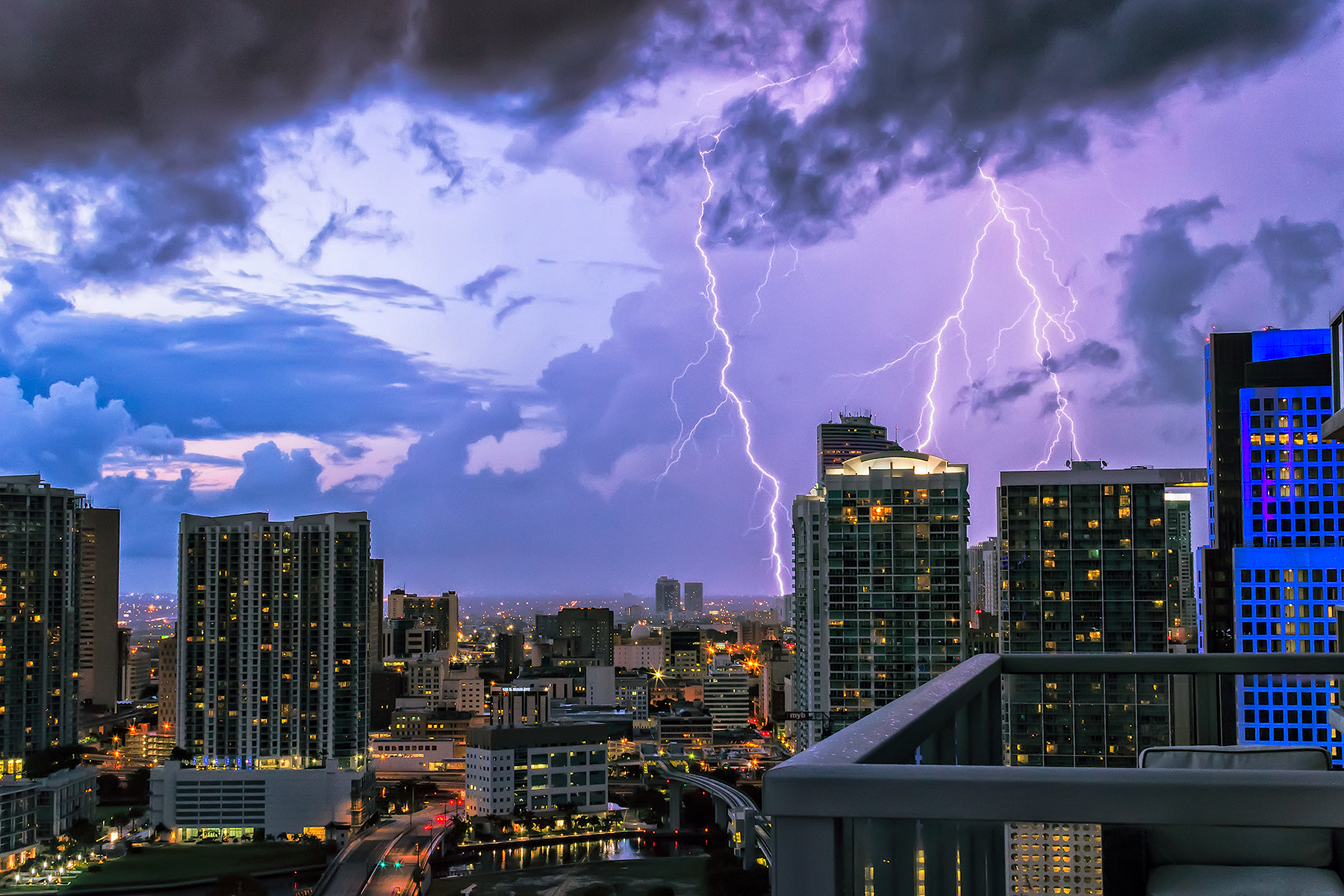 Building City Florida Lightning Miami Sky 1800x1200
