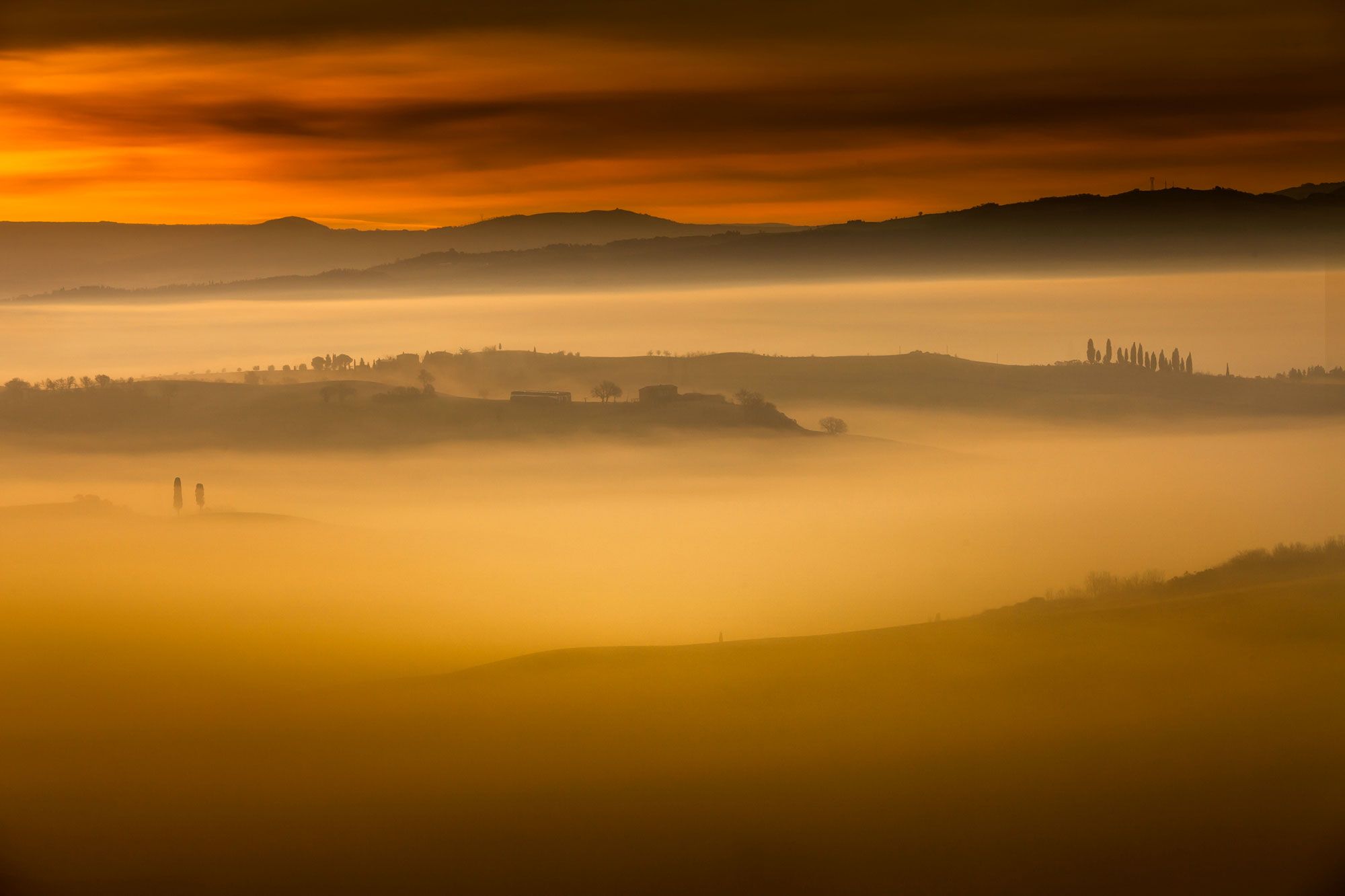 Fog Italy Landscape 2000x1332