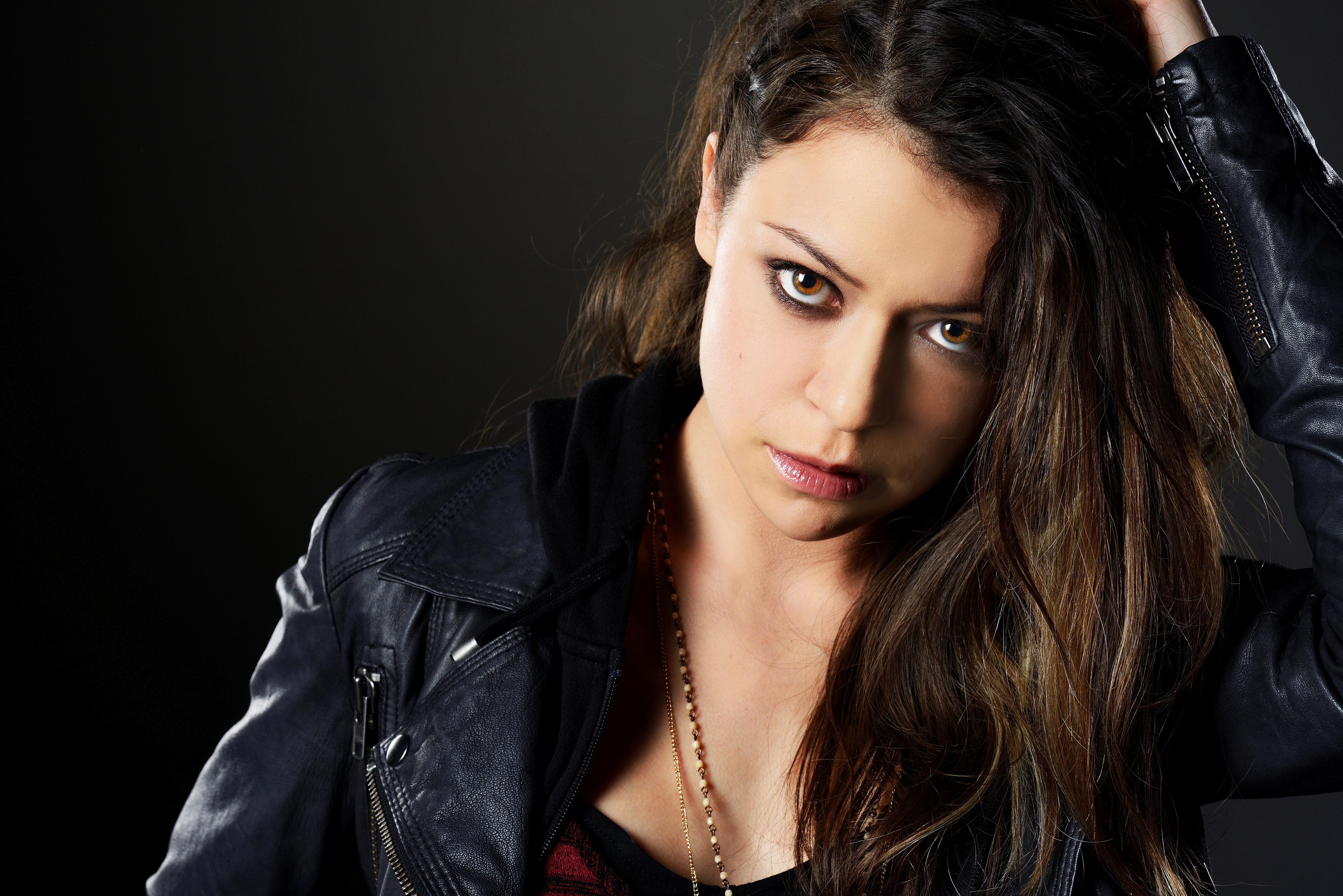 TV Show Orphan Black 5550x3704