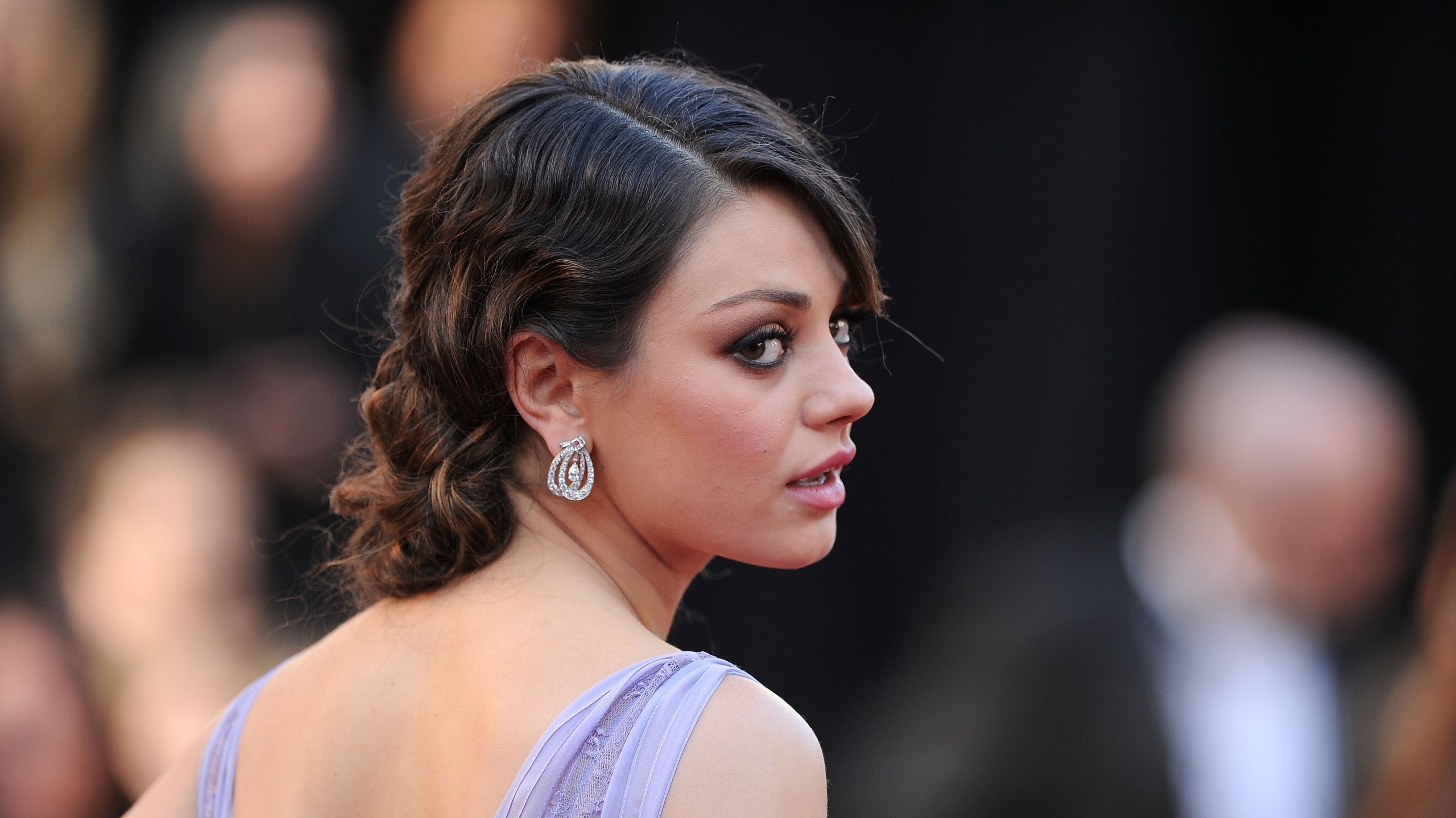 Mila Kunis 2560x1440