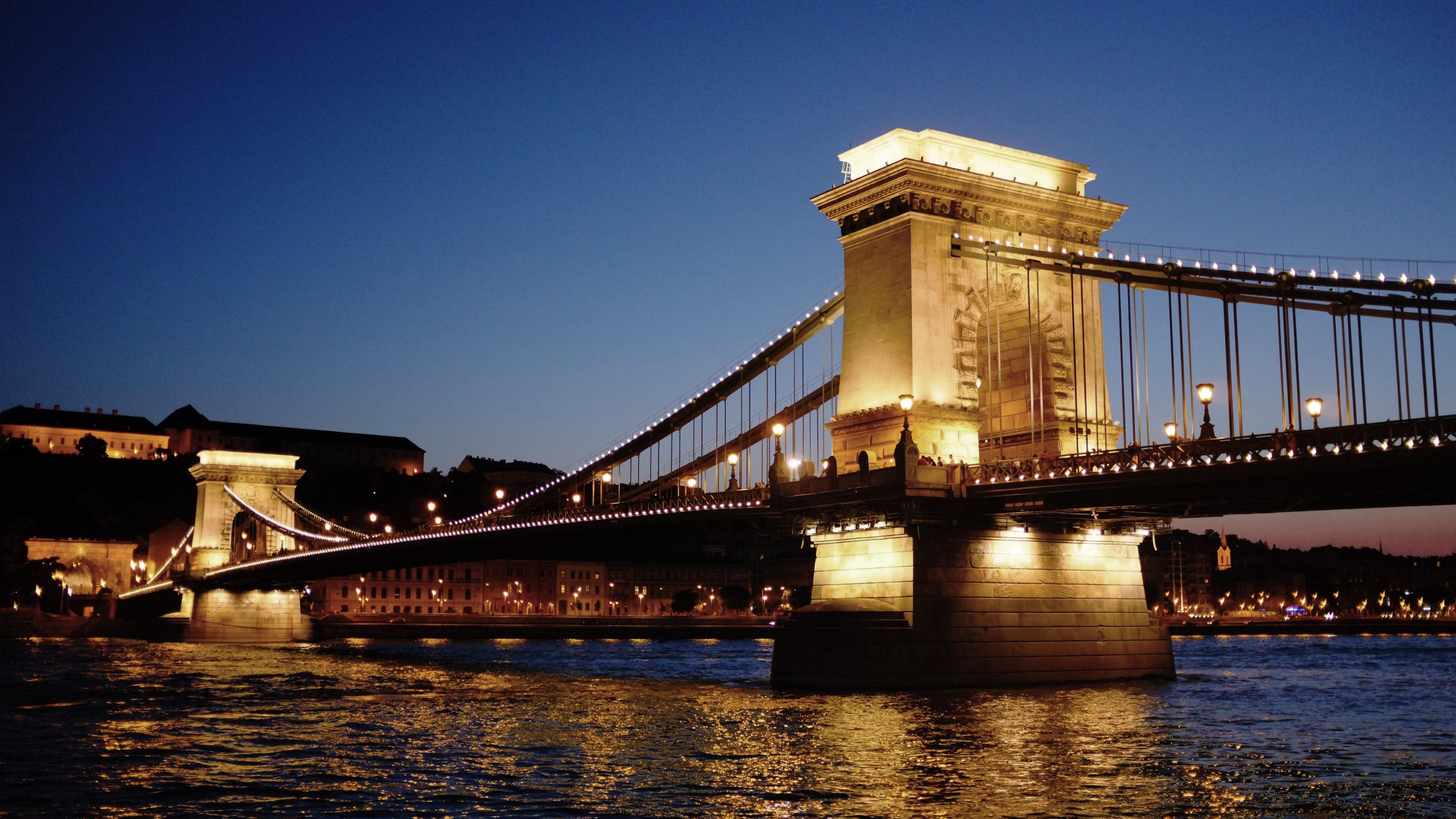 Bridge Budapest Hungary Night River 3840x2160