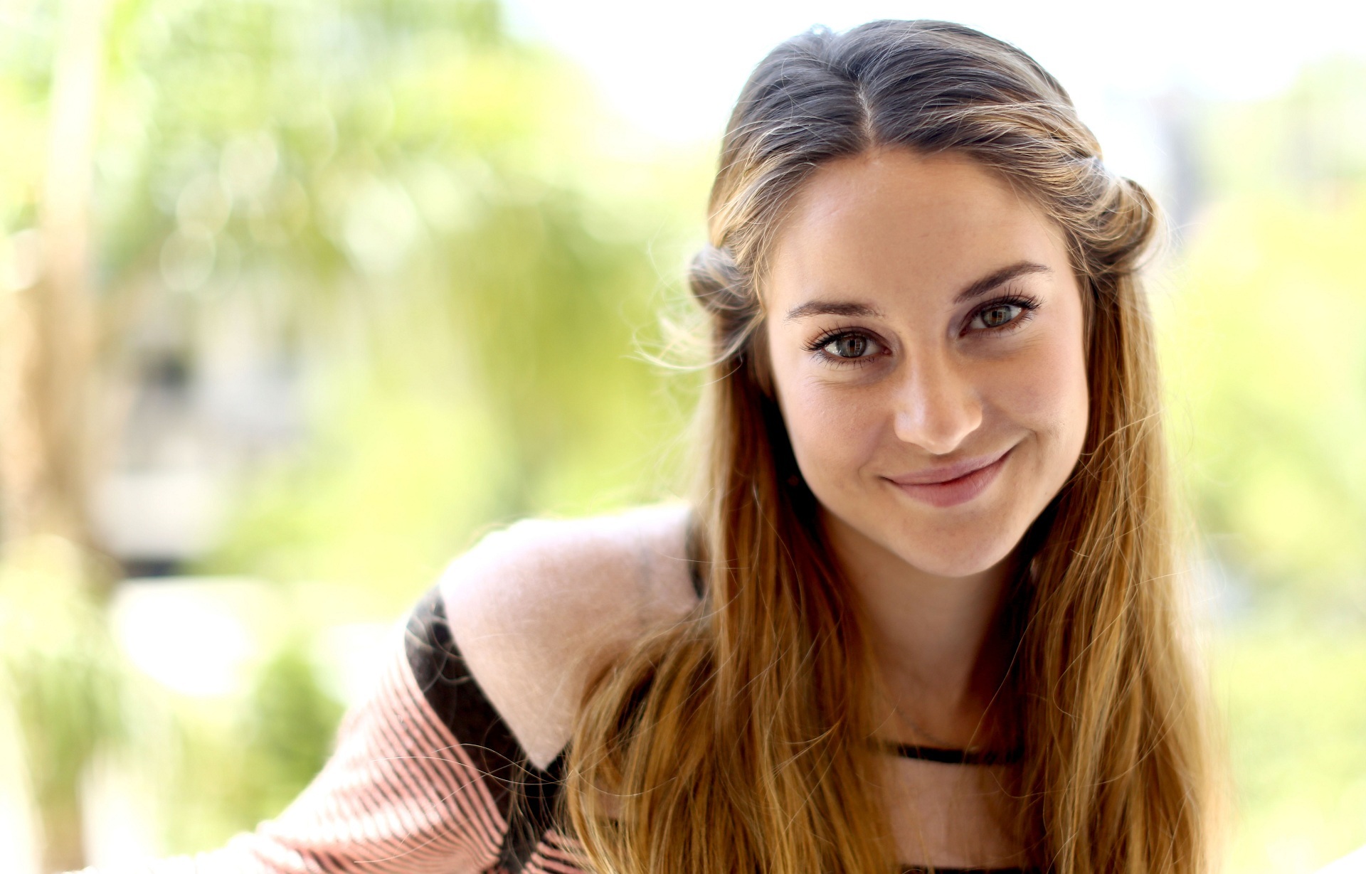 Actress American Brunette Face Shailene Woodley Smile 1920x1229