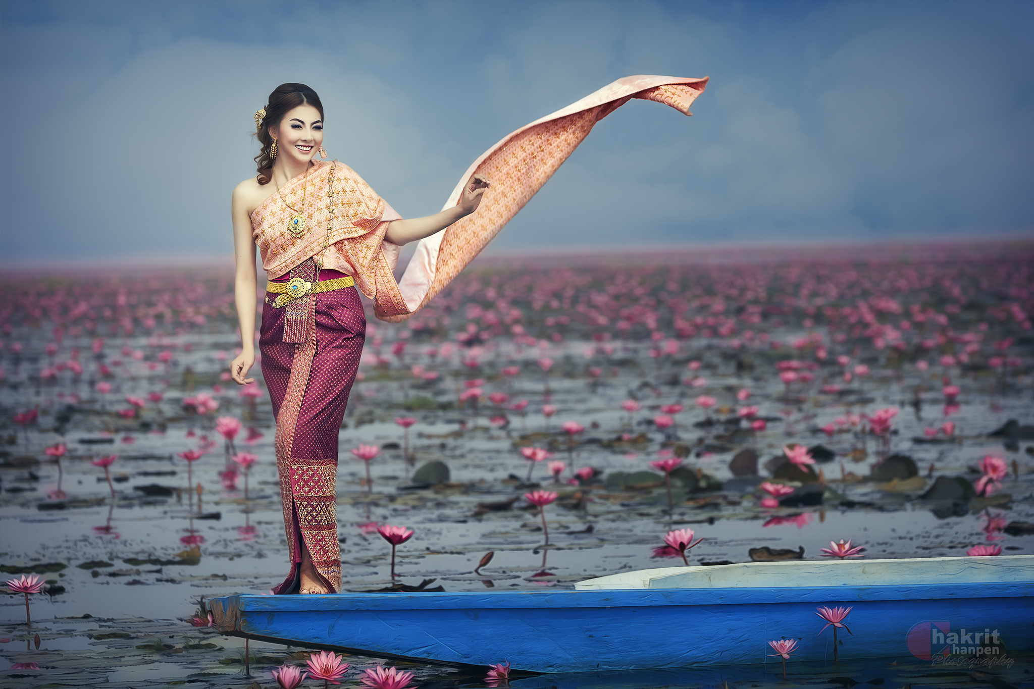 Asian Boat Flower Girl National Dress Thai Woman 2048x1365