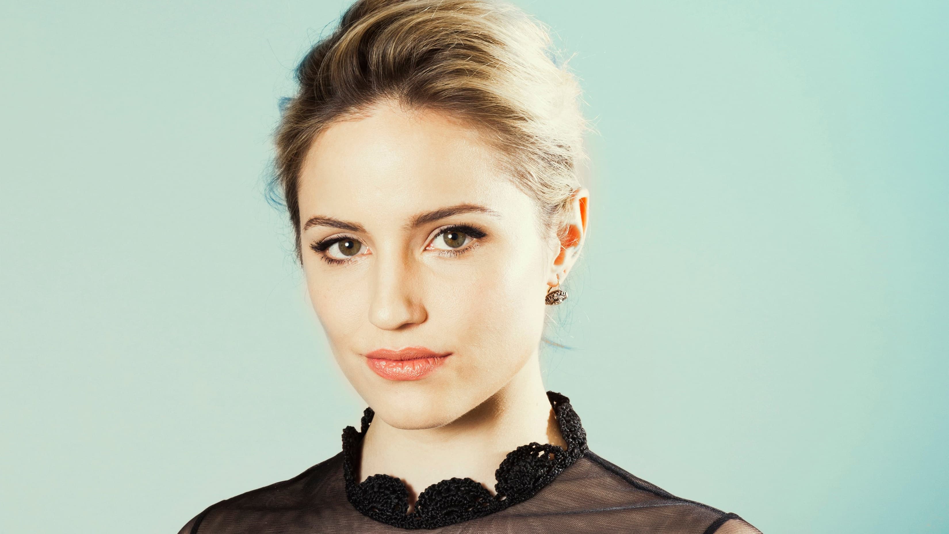 Actress American Blonde Dianna Agron Face 3300x1856