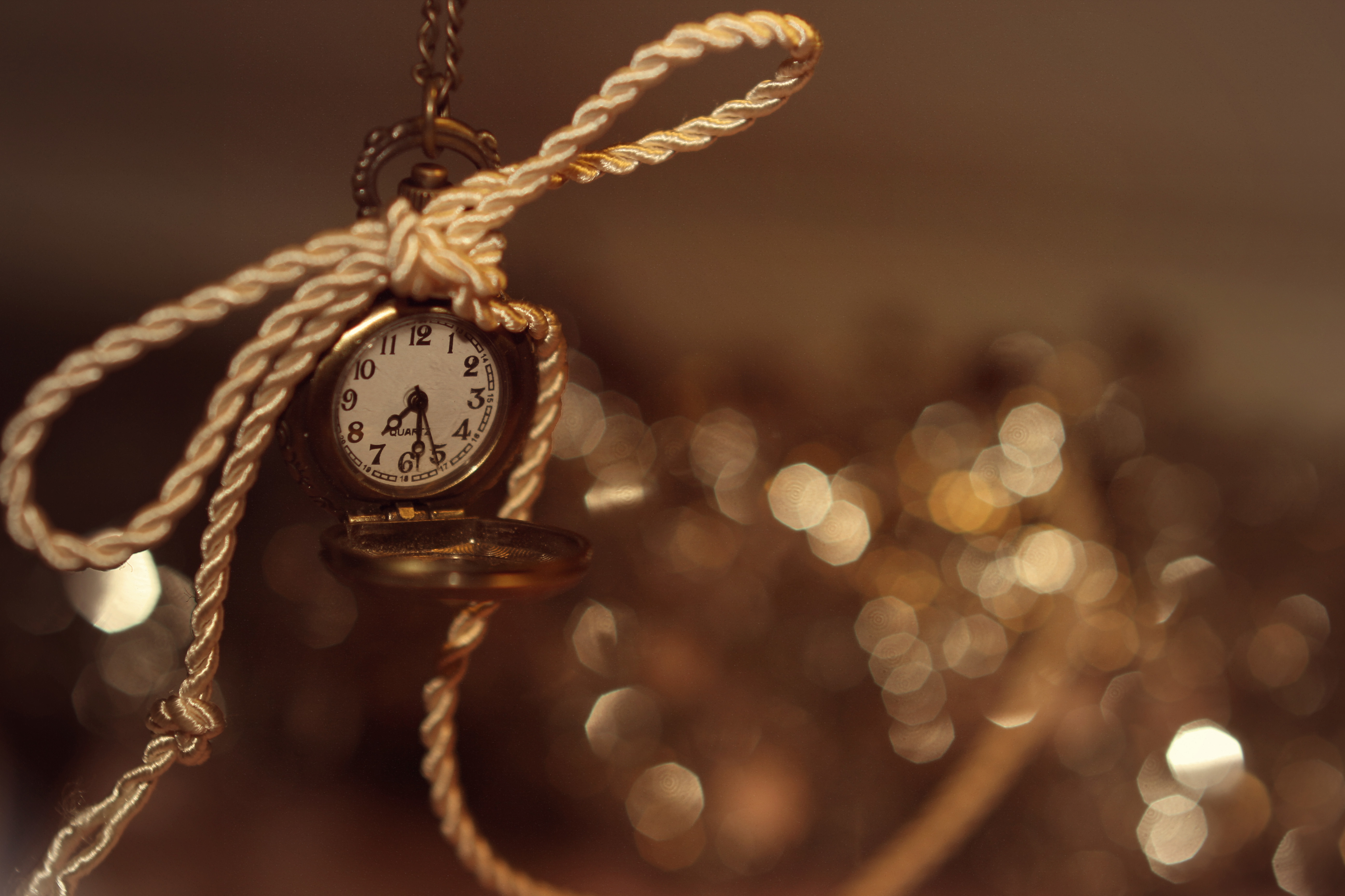 Bokeh Golden Pocket Watch Rope Watch 5184x3456