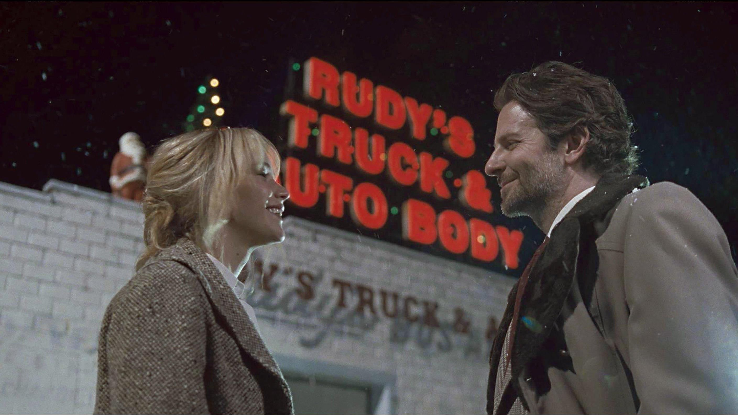 Bradley Cooper Jennifer Lawrence 2817x1583