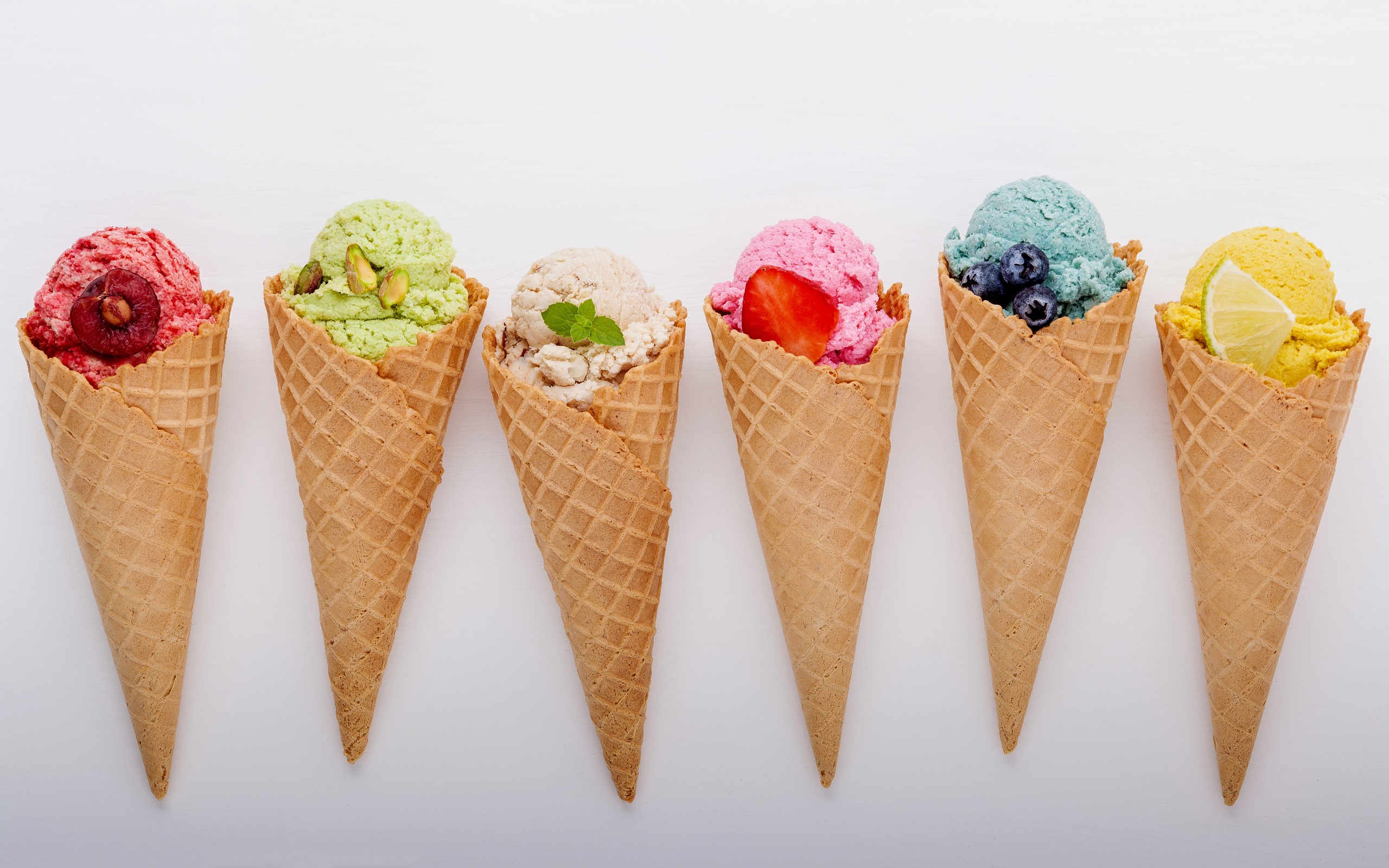 Ice Cream Food Sweets Simple Background Colorful Waffles 2560x1600