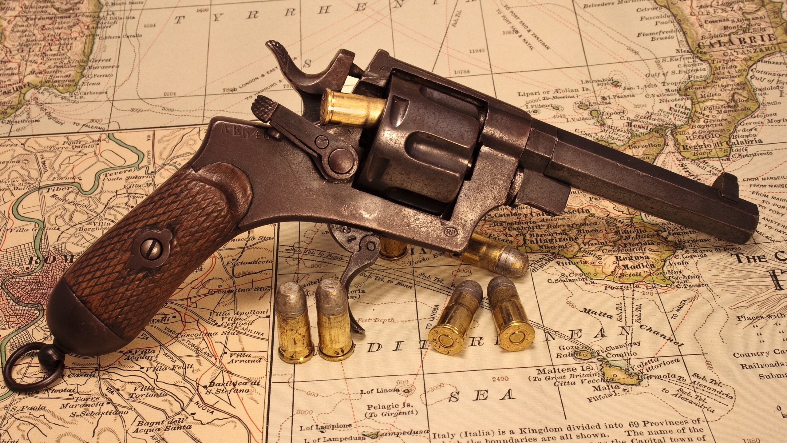 Weapons Revolver 2560x1440