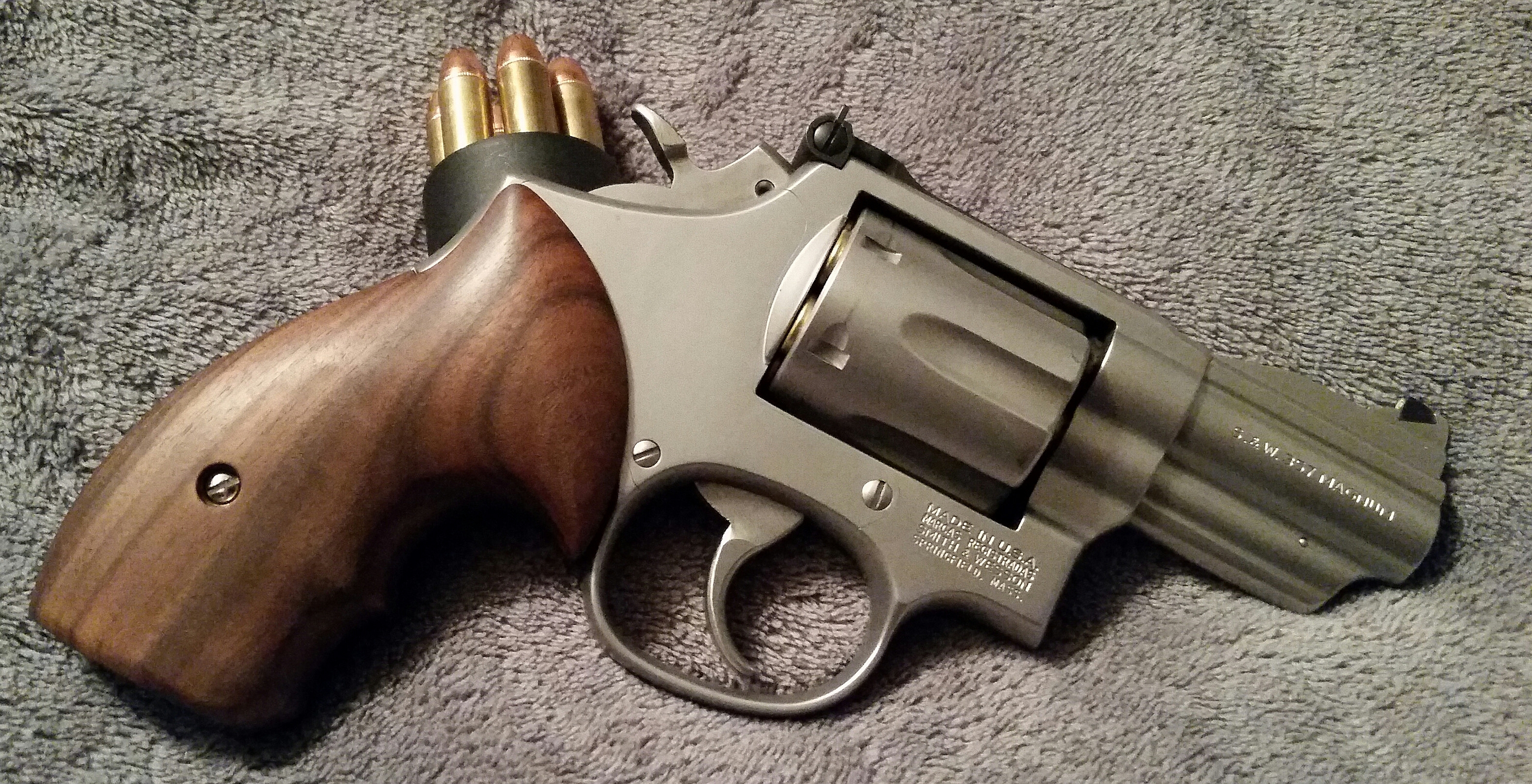 Weapons Revolver 3150x1613