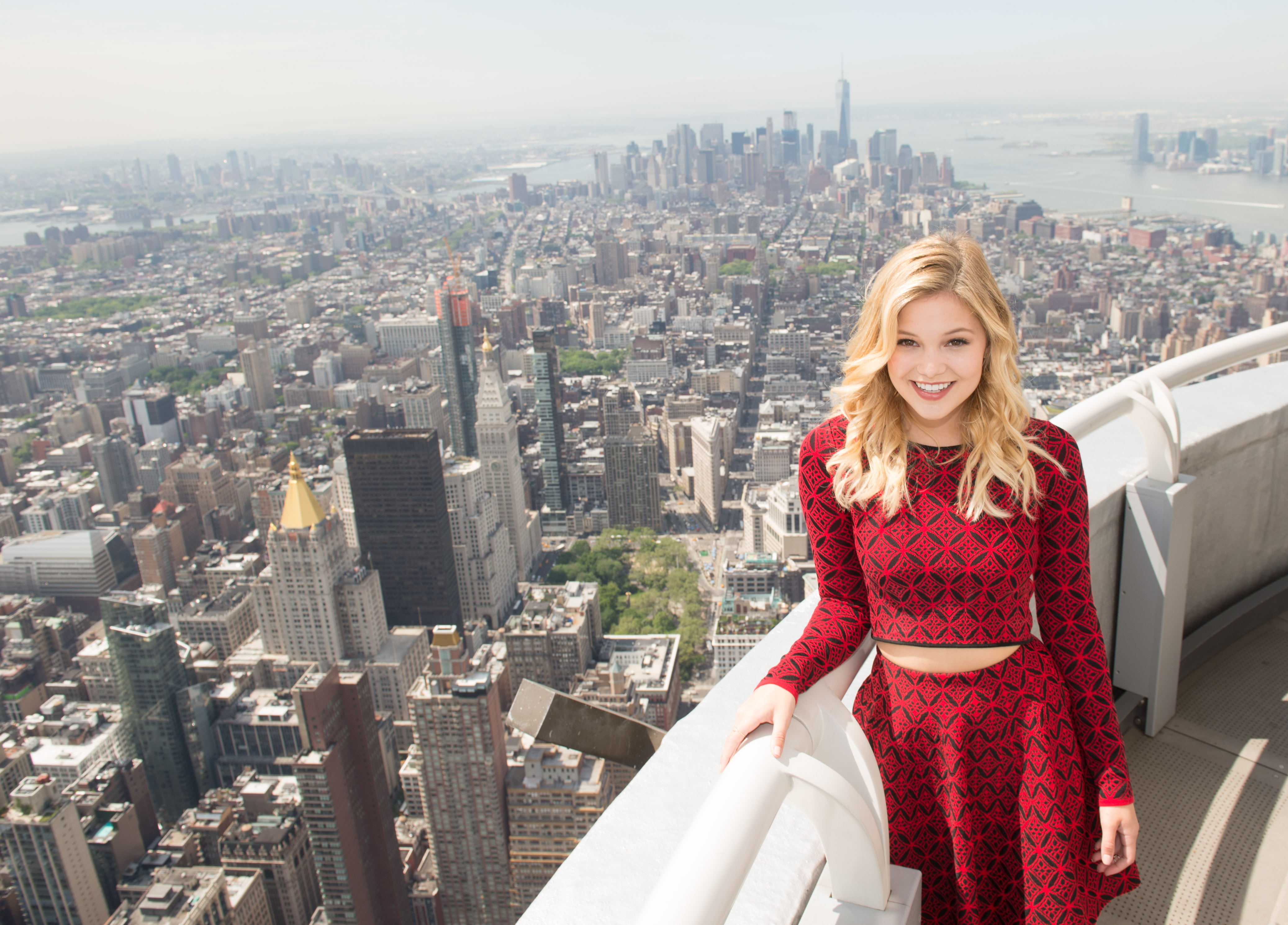 Actress American Blonde Brown Eyes Cityscape Girl Model New York Olivia Holt Smile 4149x2981