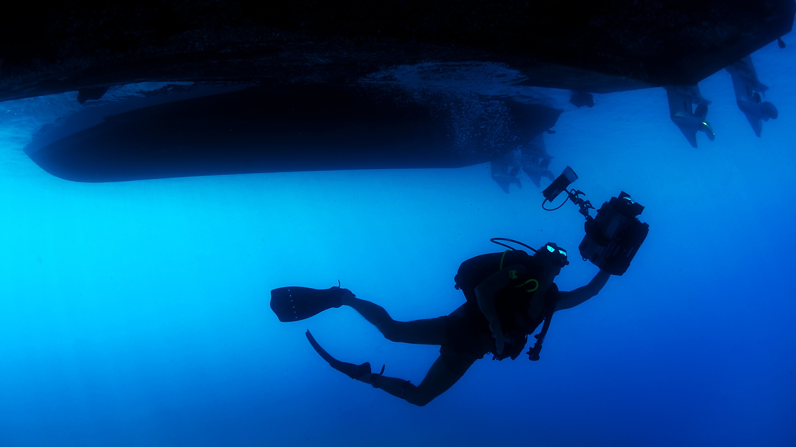 Camera Diver Diving Ocean Scuba Diver Underwater 2613x1467