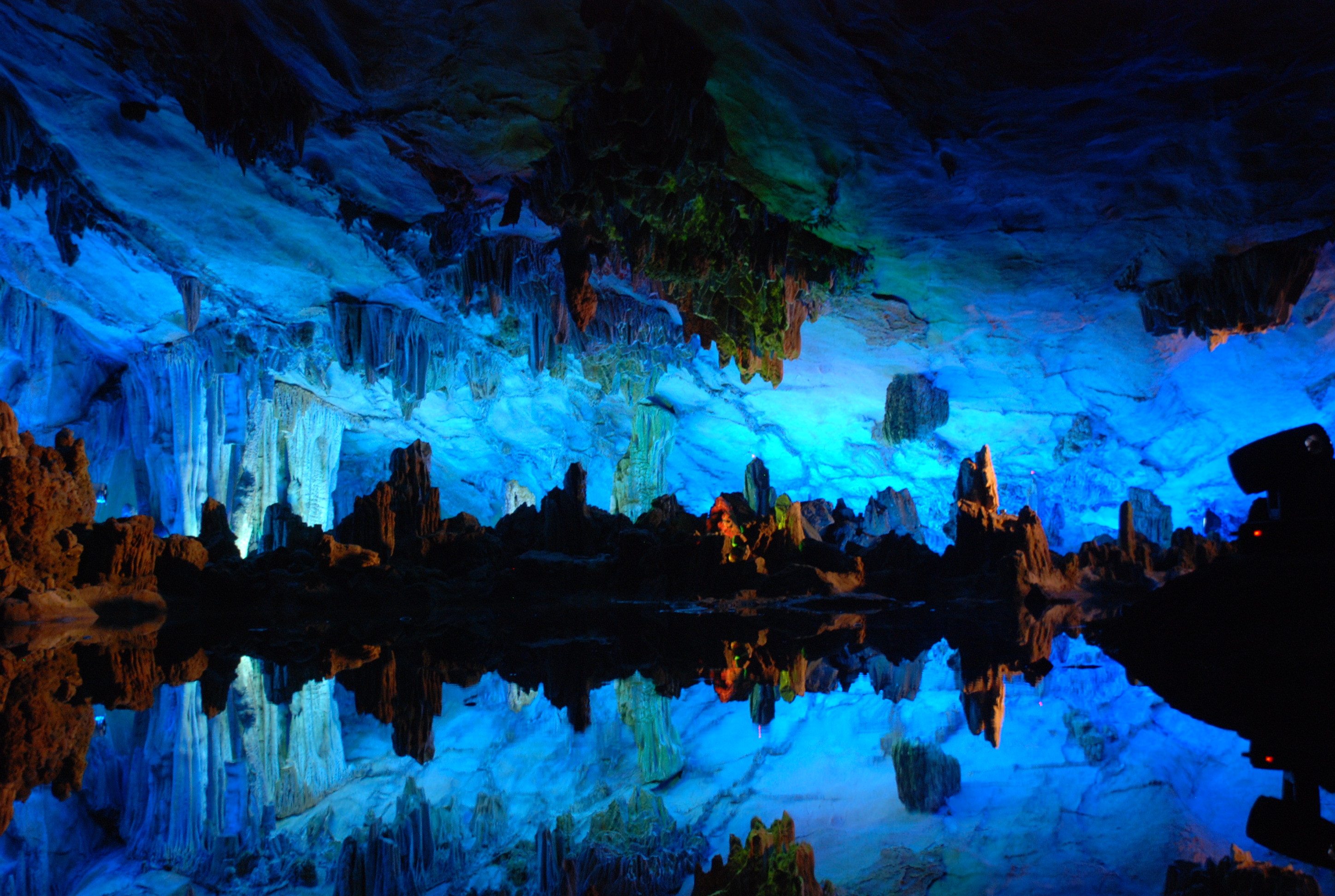 Earth Reed Flute Cave 2896x1944