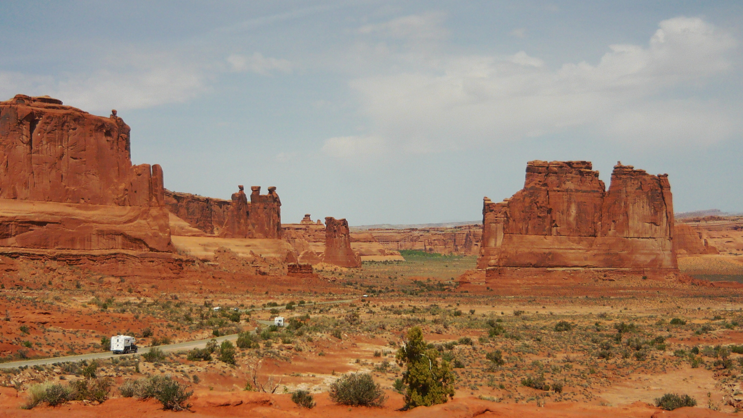 Earth Arches National Park 2560x1440