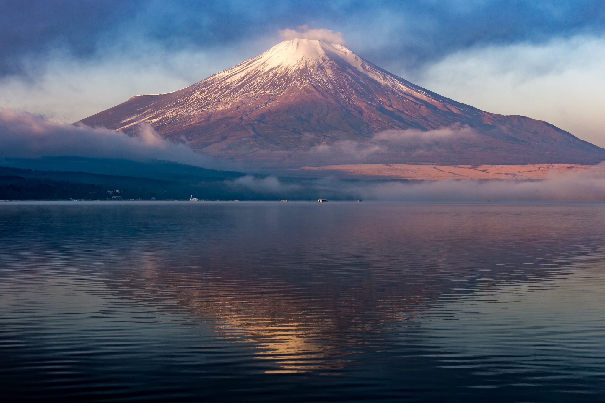 Japan Mount Fuji Reflection Volcano 2048x1363