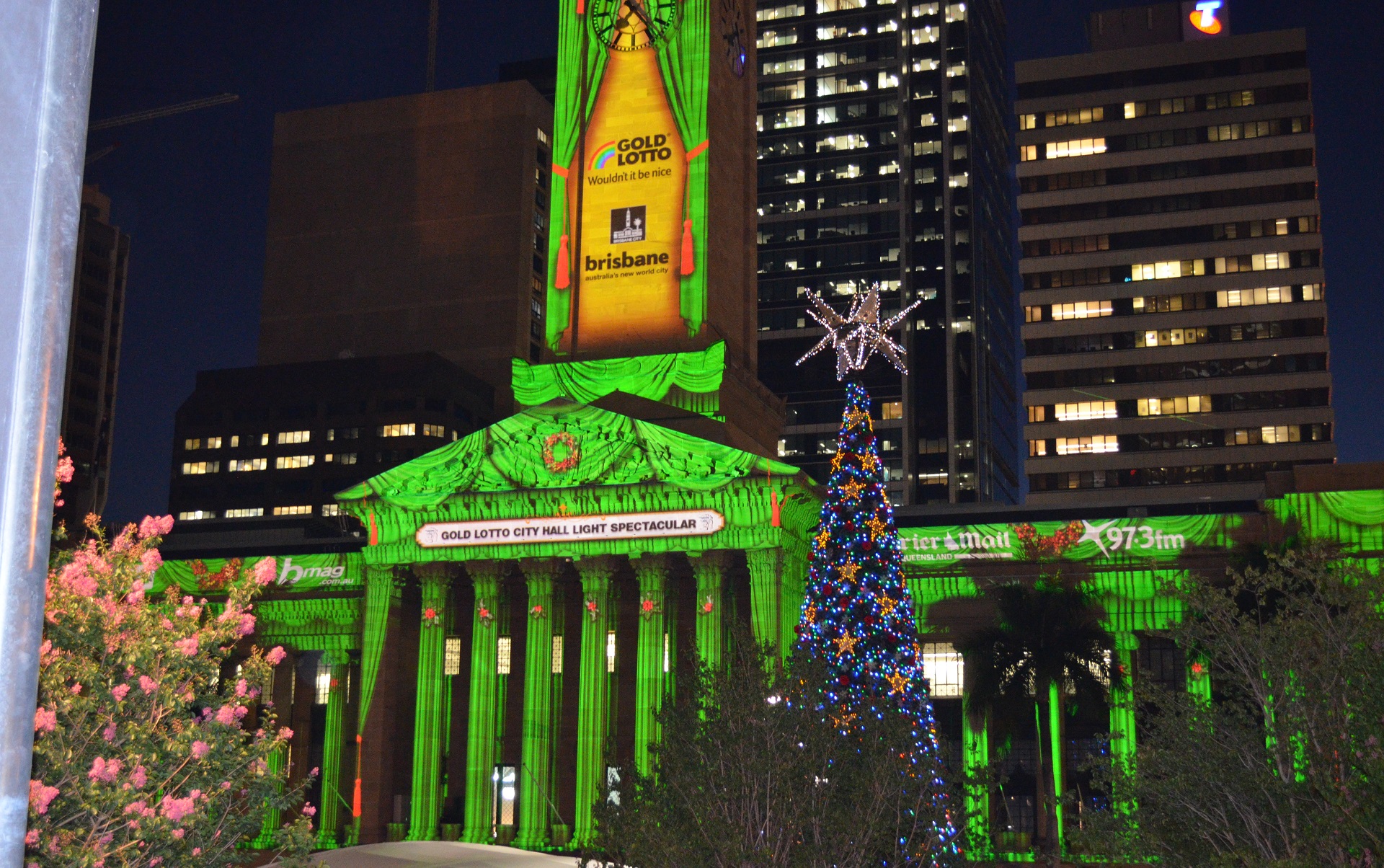 Brisbane Building Christmas Tree City Hall Green 1920x1204