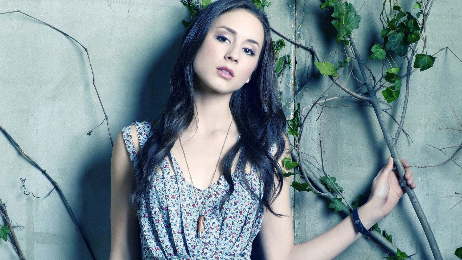 Troian Bellisario 1920x1080