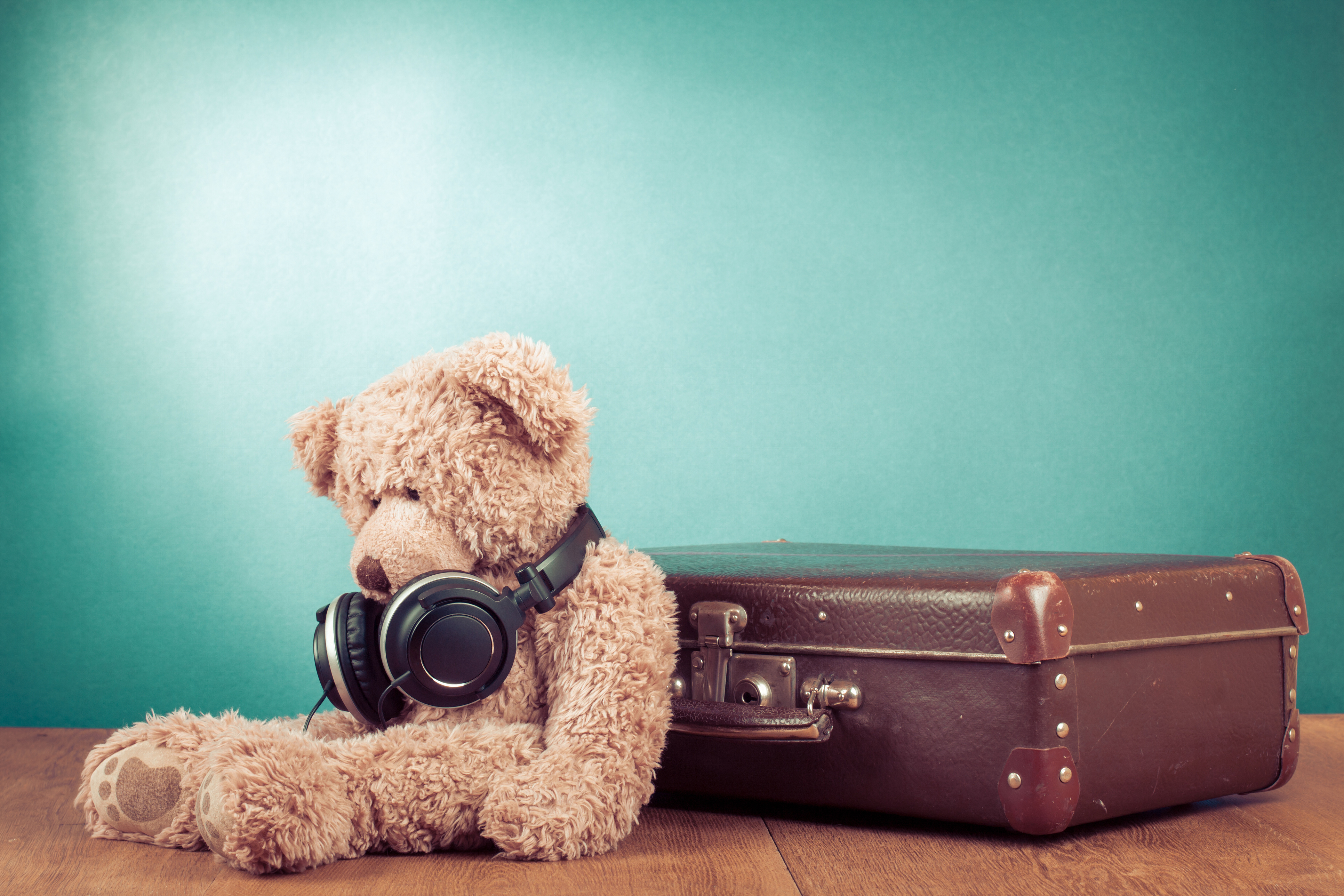 Headphones Stuffed Animal Suitcase Teddy Bear 4200x2800