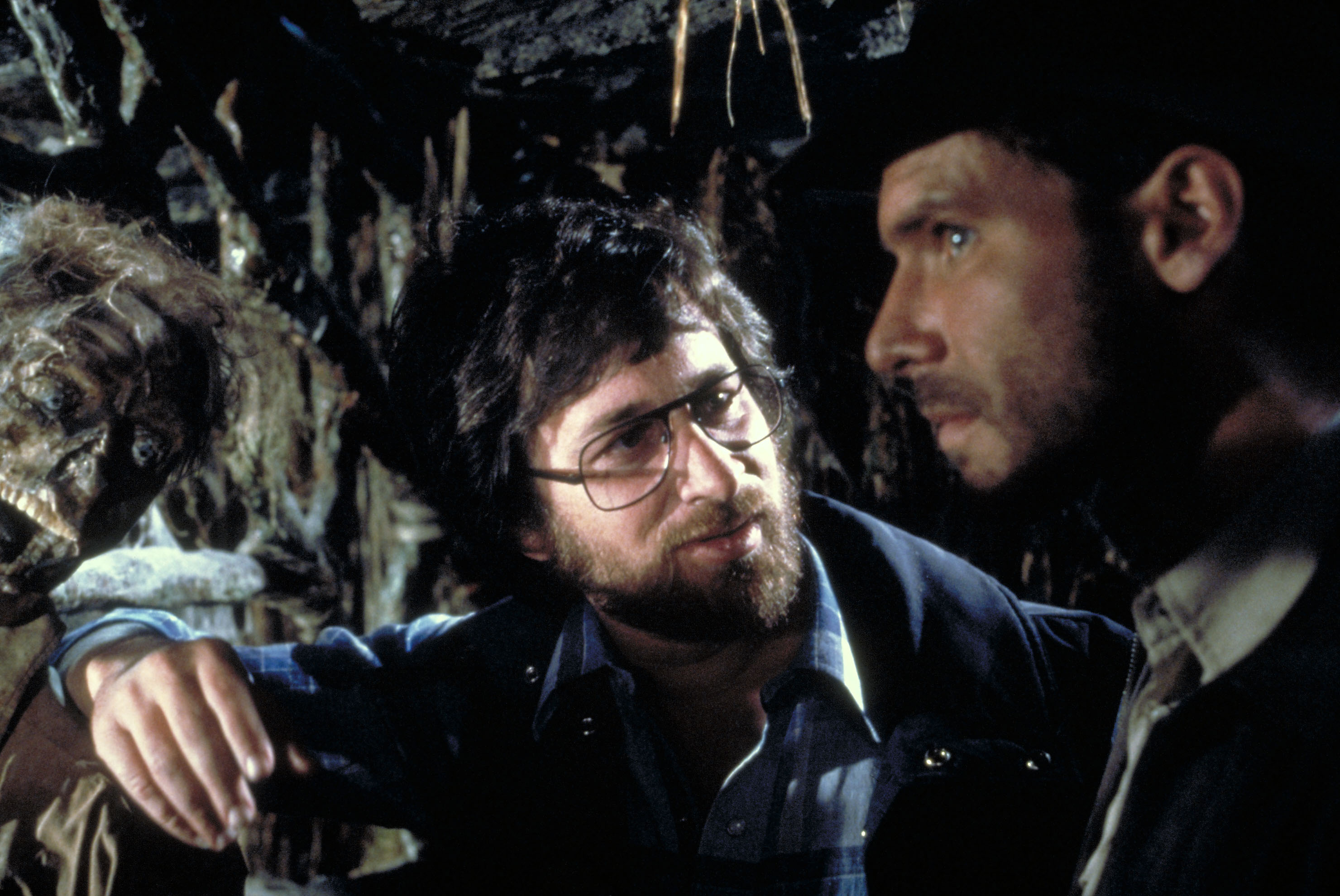 Harrison Ford Steven Spielberg 2960x1980