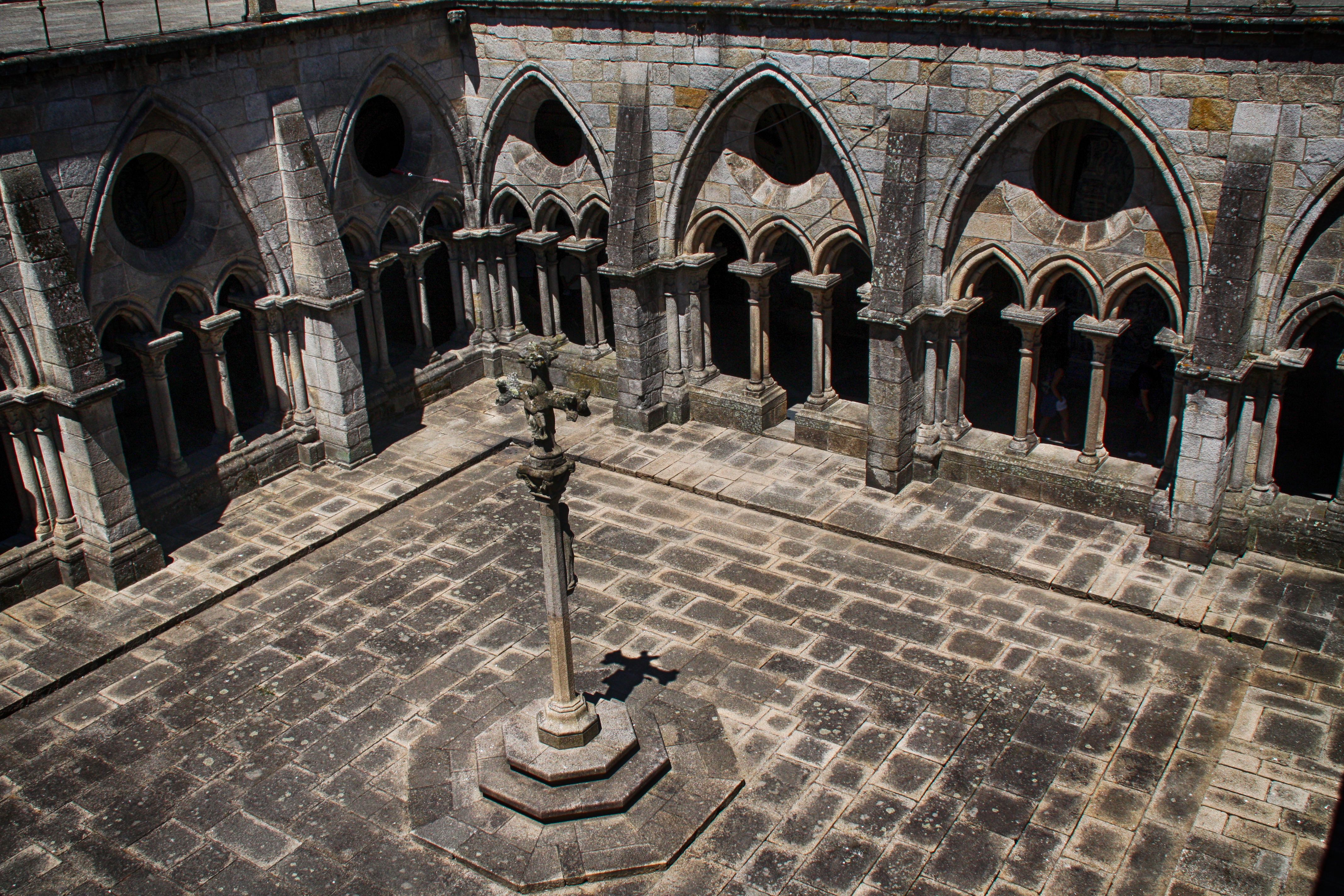 Cathedral Cloister Oporto Portugal 4272x2848