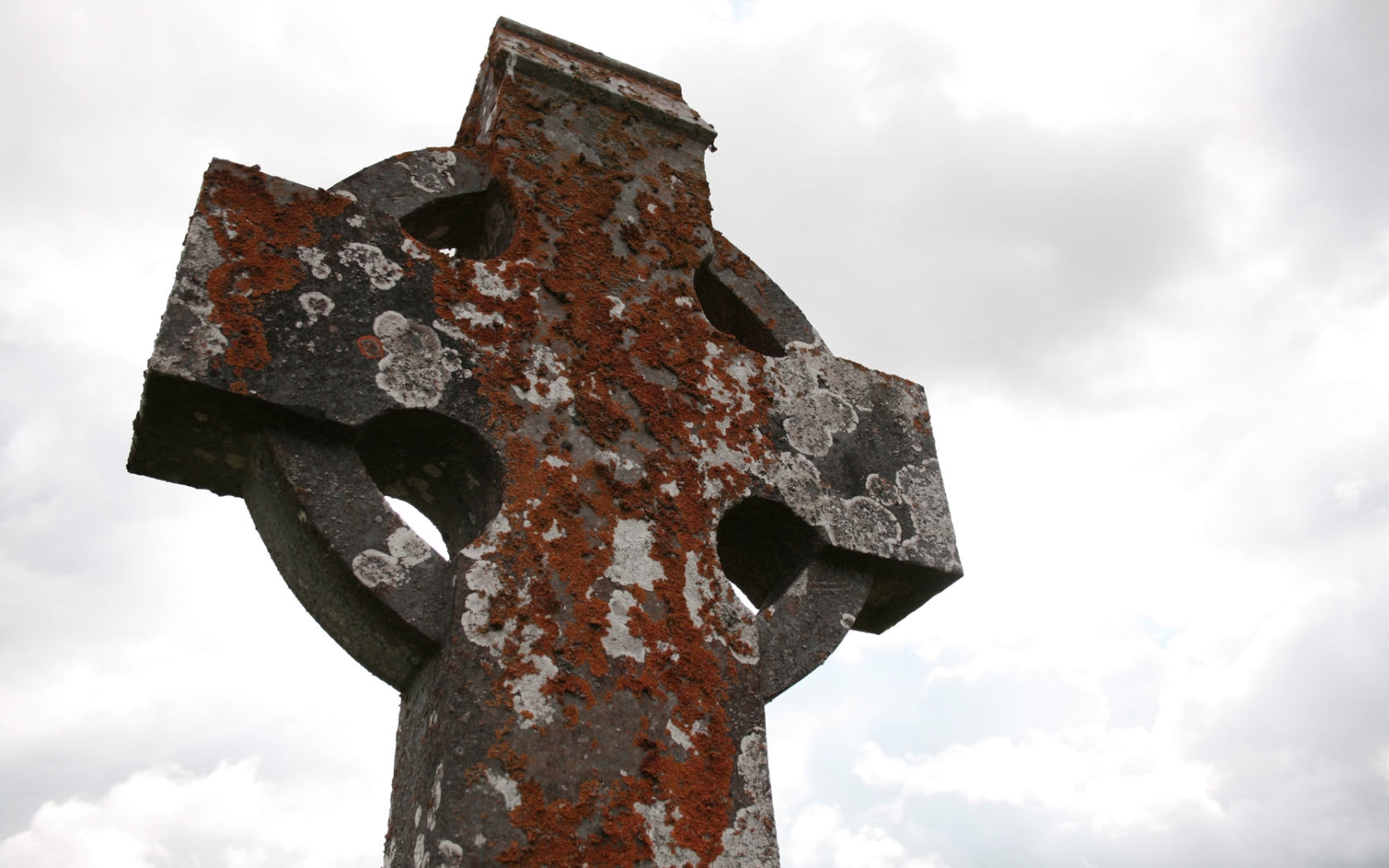 Clonmacnoise Cross Ireland 1680x1050