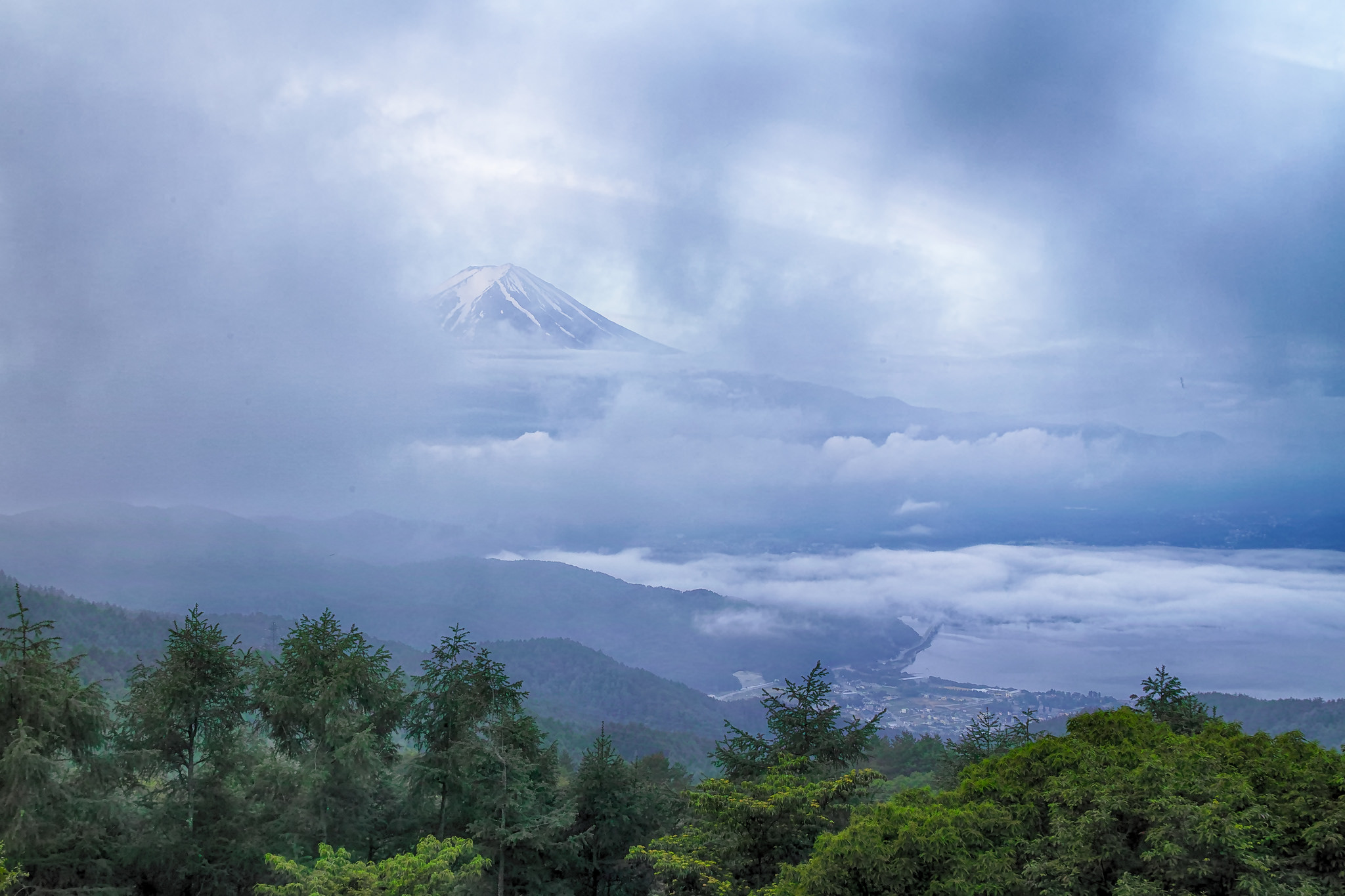 Cloud Fog Forest Japan Mount Fuji Volcano 2048x1365