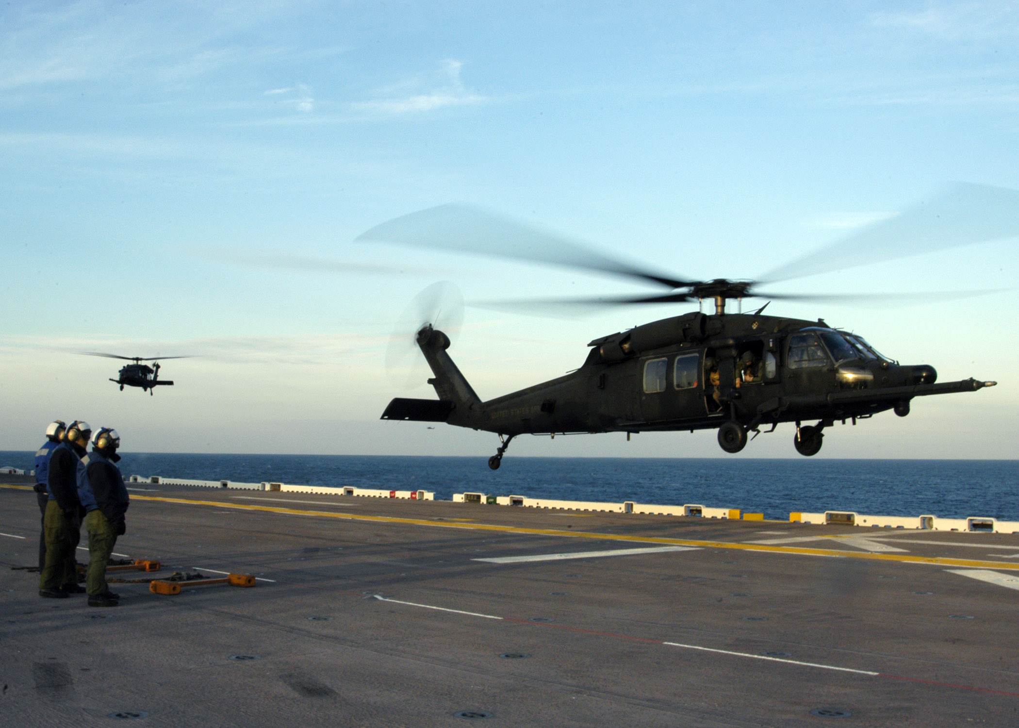 Military Sikorsky UH 60 Black Hawk 2100x1500