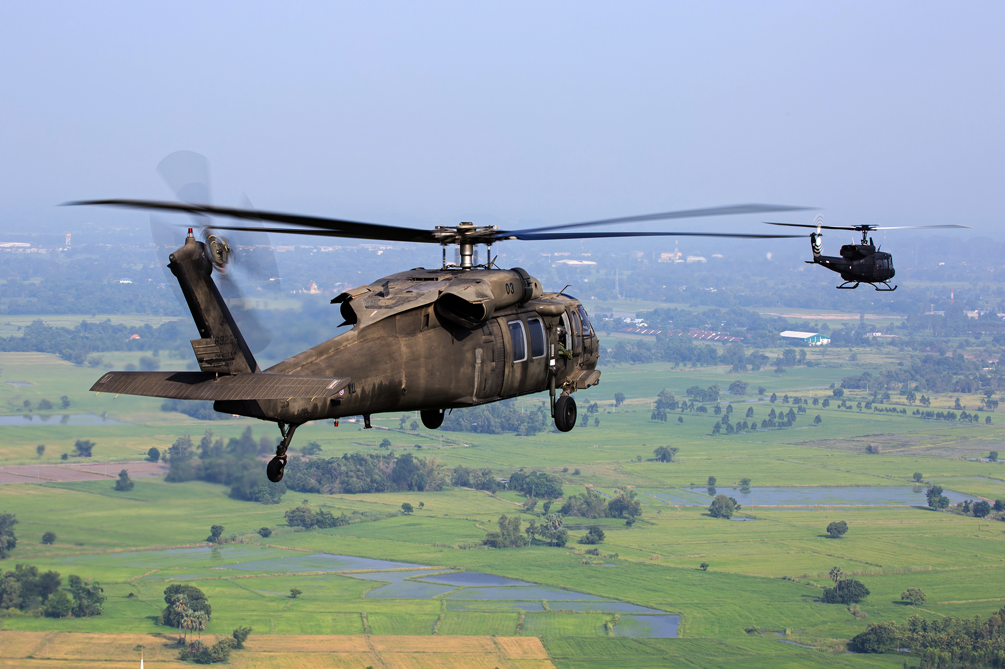 Bell Uh 1 Iroquois Sikorsky Uh 60 Black Hawk 2048x1365