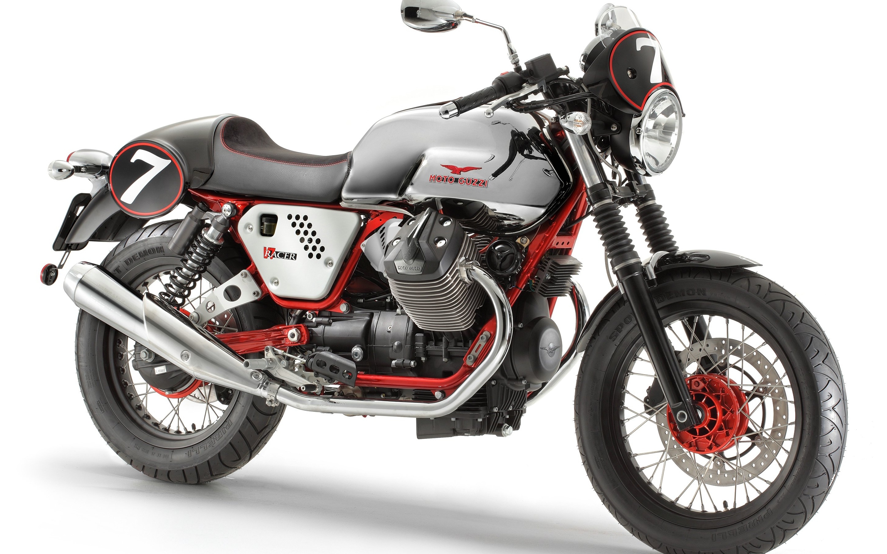 Moto Guzzi Moto Guzzi V7 2880x1800