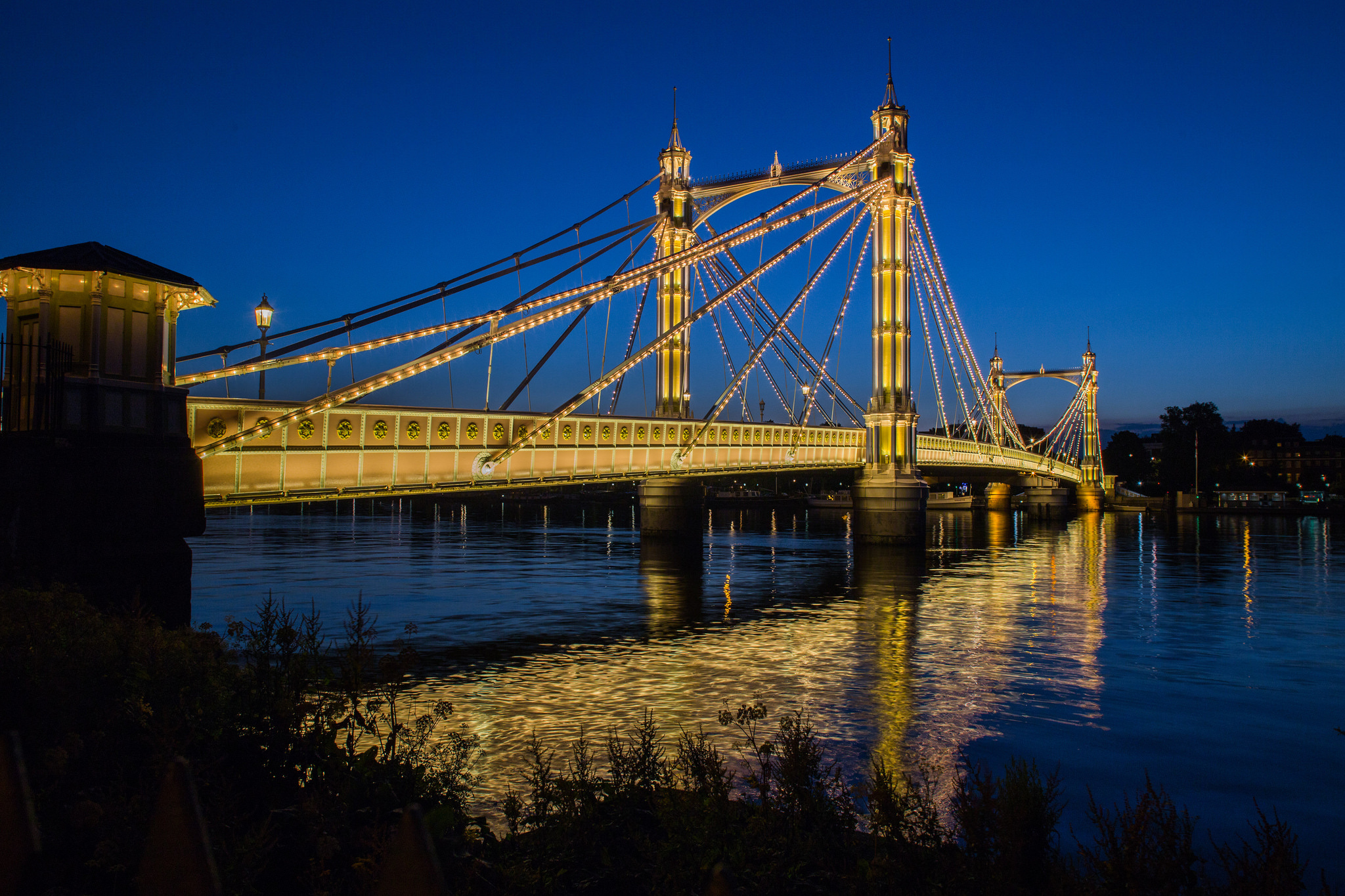 Albert Bridge London Thames 2048x1365