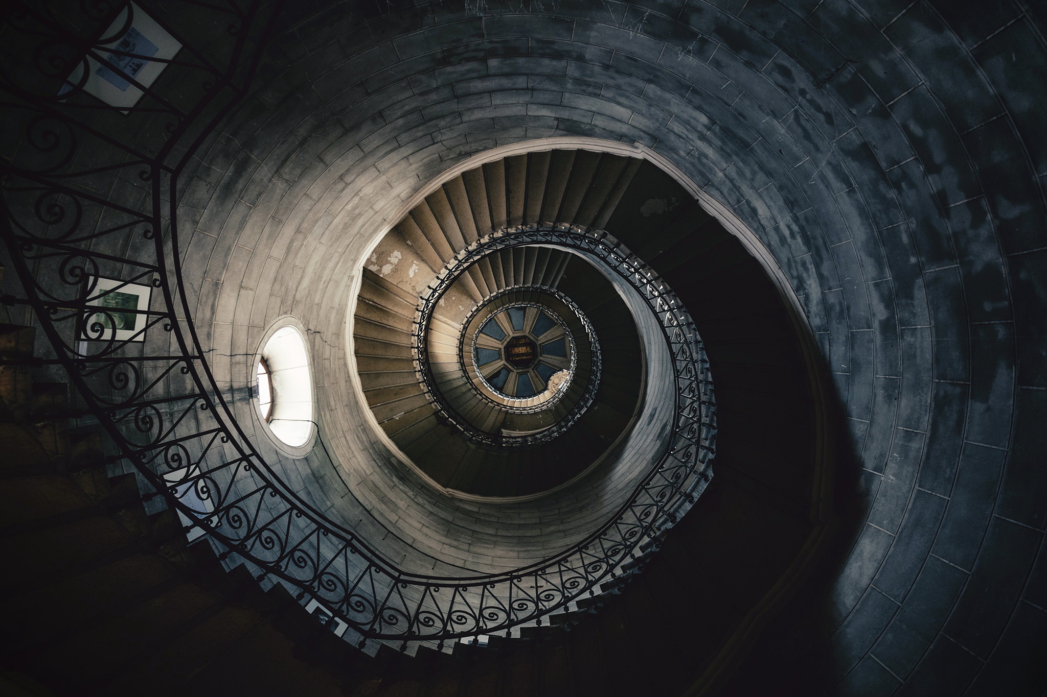 Spiral Staircase Stairs 2048x1365