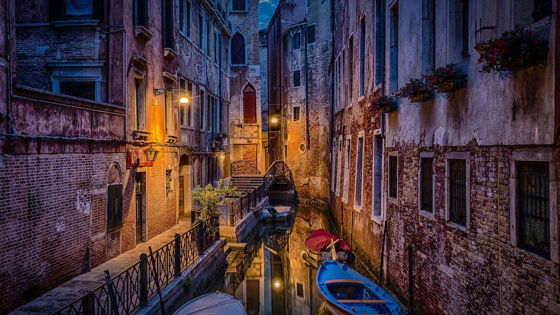 Canal House Night Venice 1920x1080
