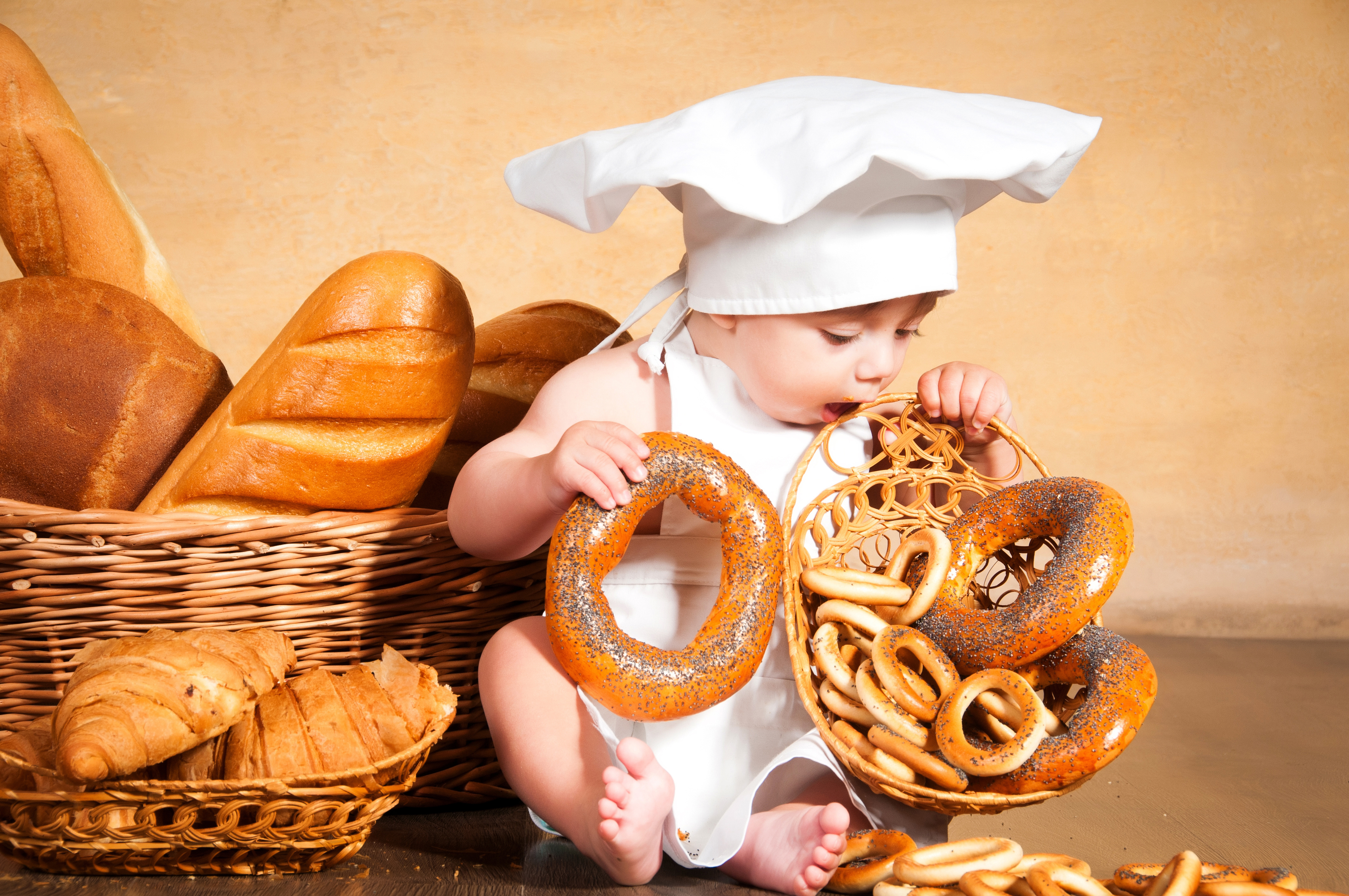 Baby Baking Bread Chef 4288x2848