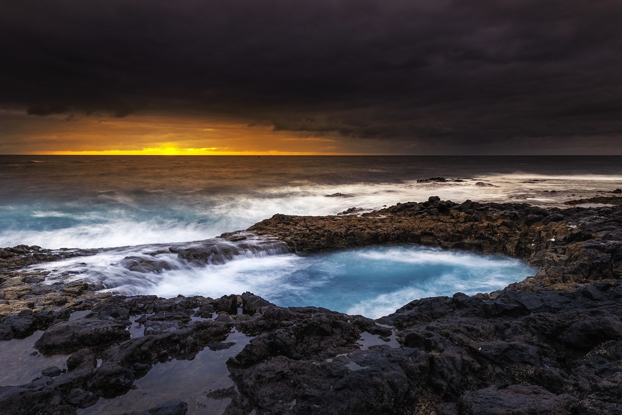 Horizon Nature Ocean Rock Pool 2048x1367