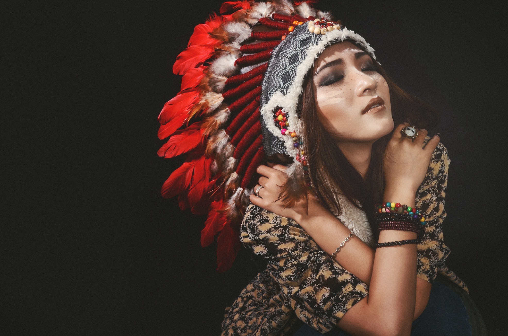 Asian Brunette Feather Girl Headdress Model Native American Woman 1972x1306