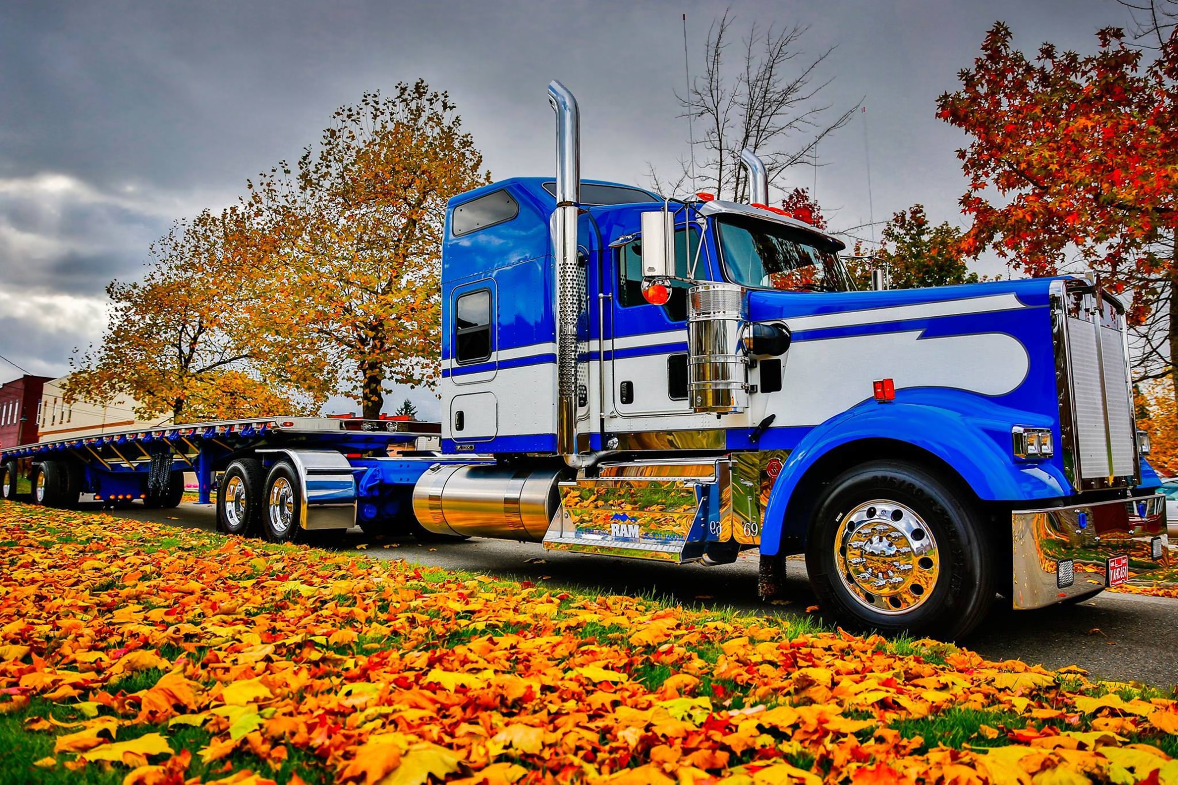 Fall Truck 3840x2559
