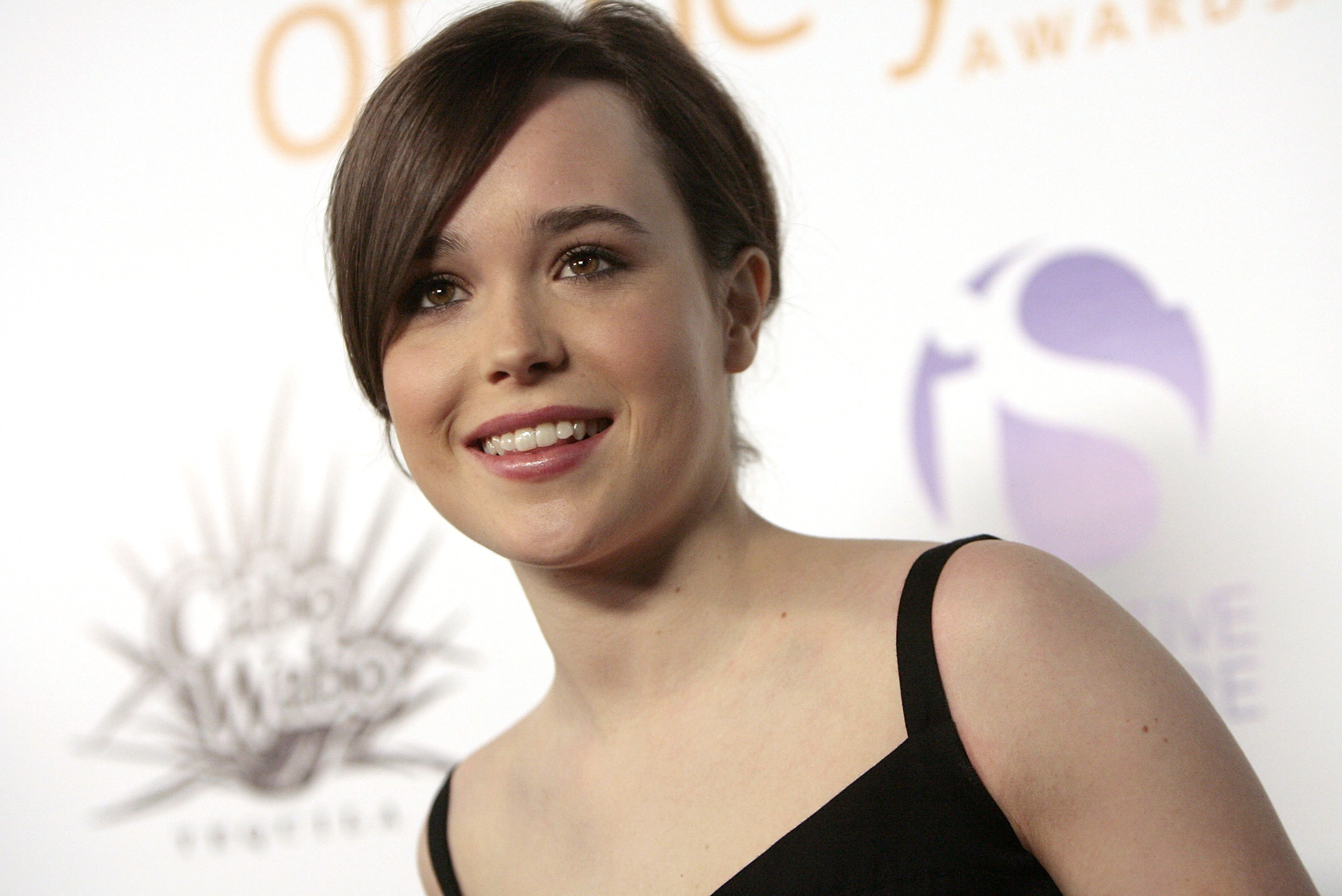 Ellen Page 3000x2003