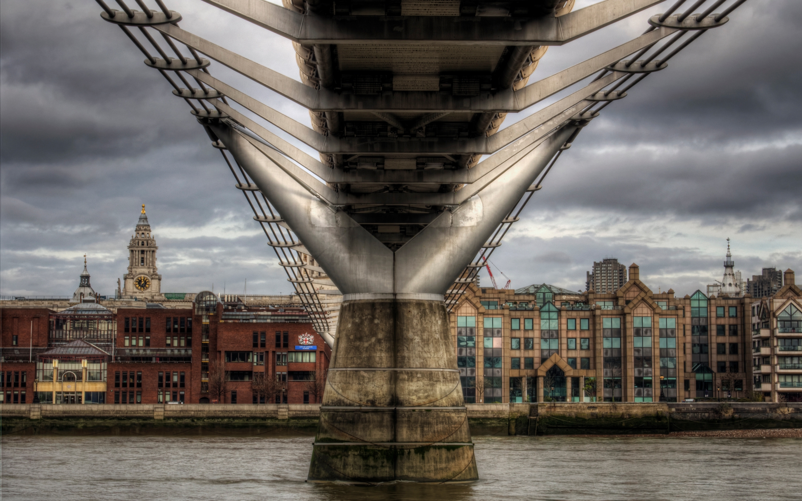 Man Made Millennium Bridge 2560x1600