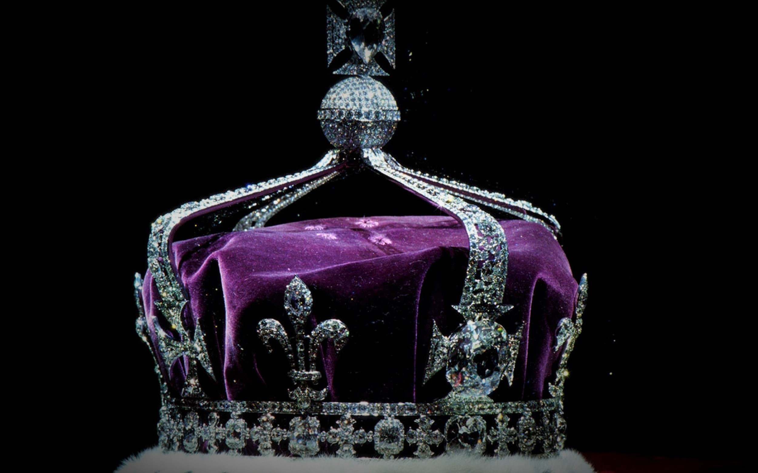Crown Diamond Gems Purple 2500x1562