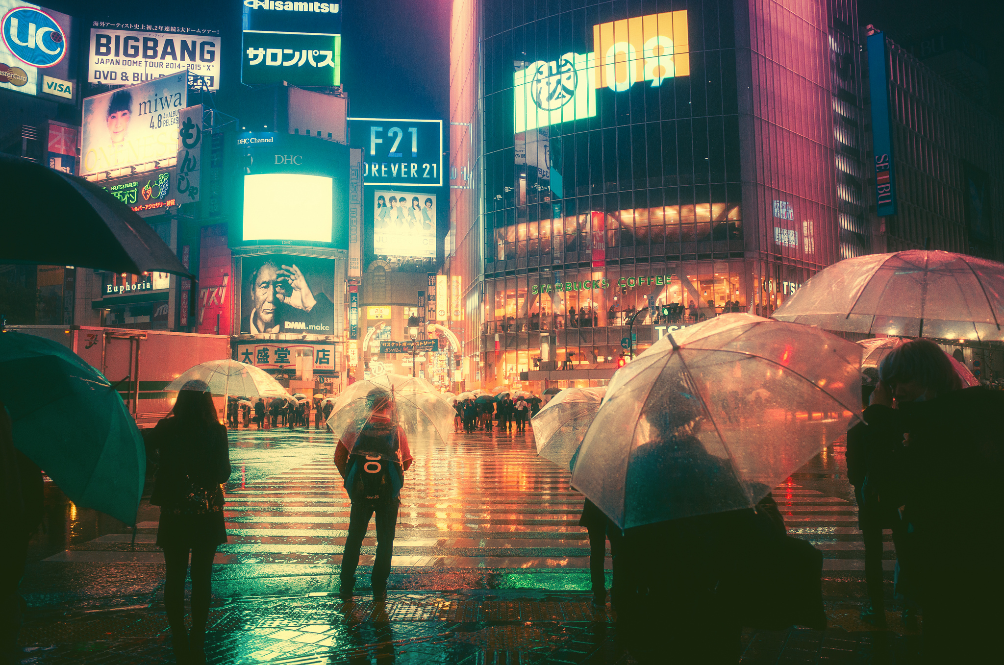Billboards Japan Neon Night People Umbrella 2048x1357