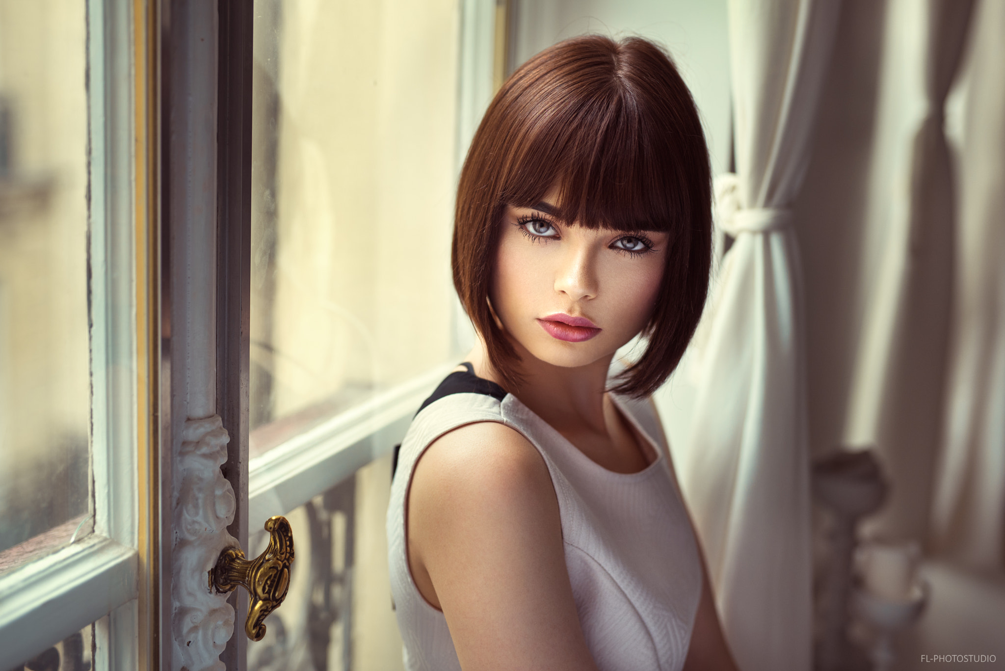 Blue Eyes Brunette French Girl Lipstick Marie Grippon Model Short Hair 2048x1367