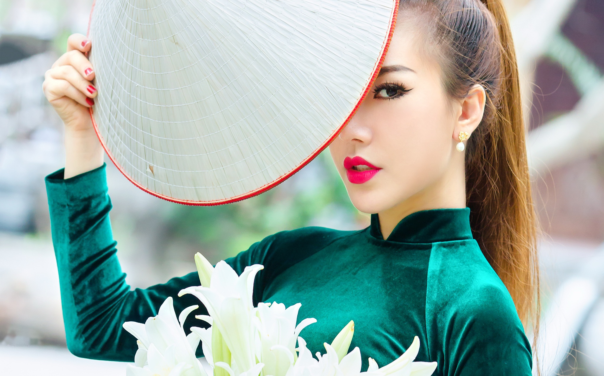 Asian Conical Hat Depth Of Field Girl Lipstick Model Woman 2048x1274