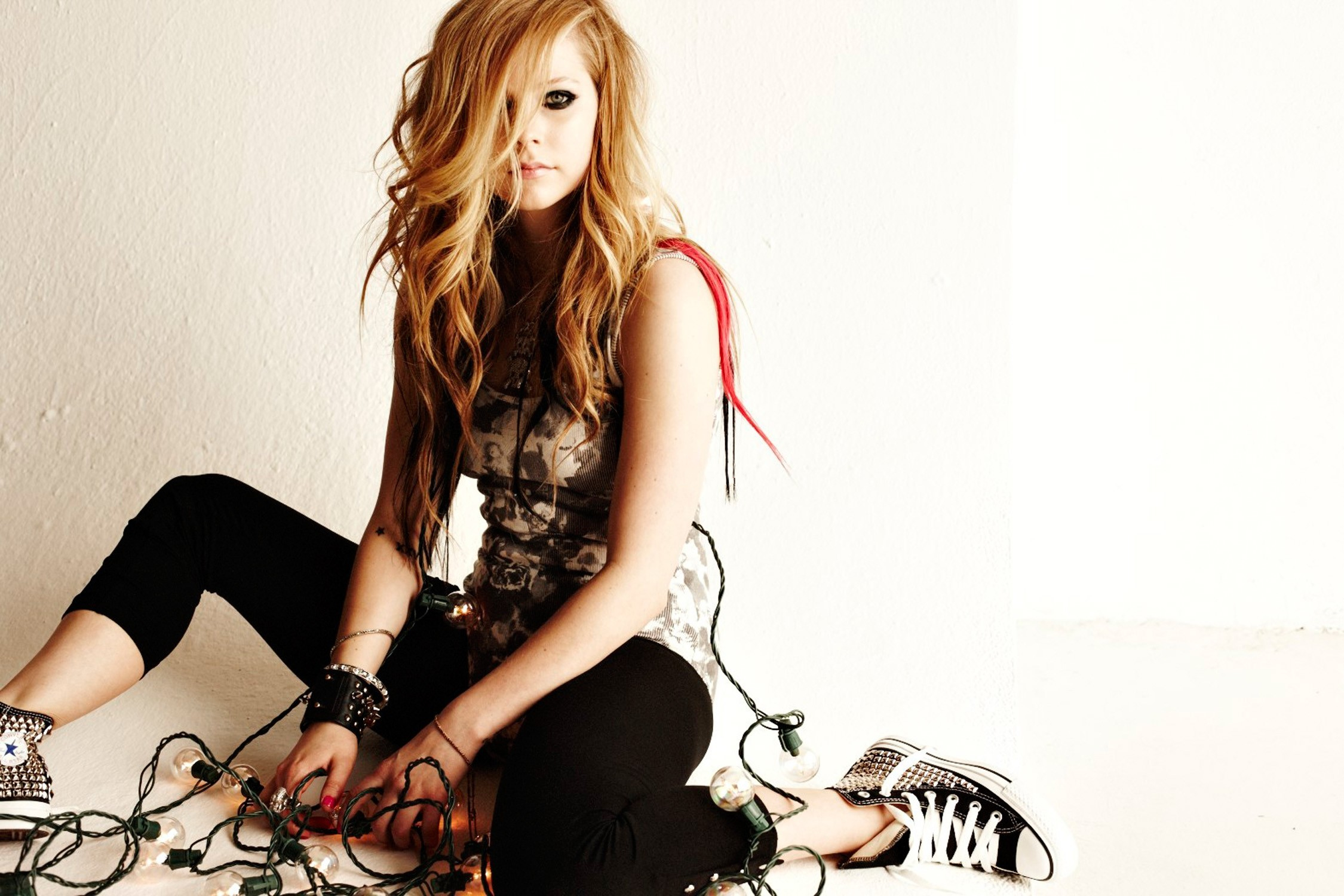 Music Avril Lavigne 2250x1500