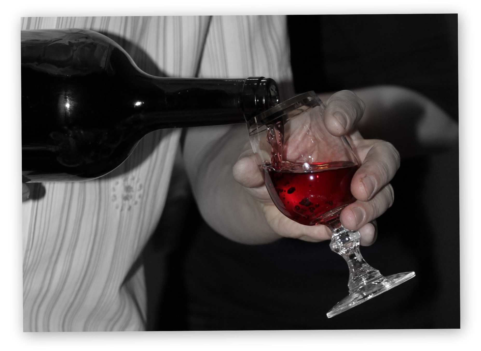 Black Bottle Glass Grey Red White Wine 1854x1355