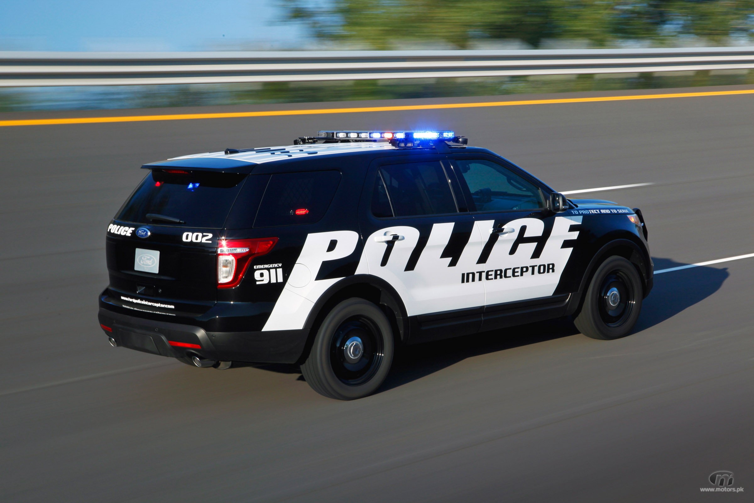 Vehicles Police 2400x1600