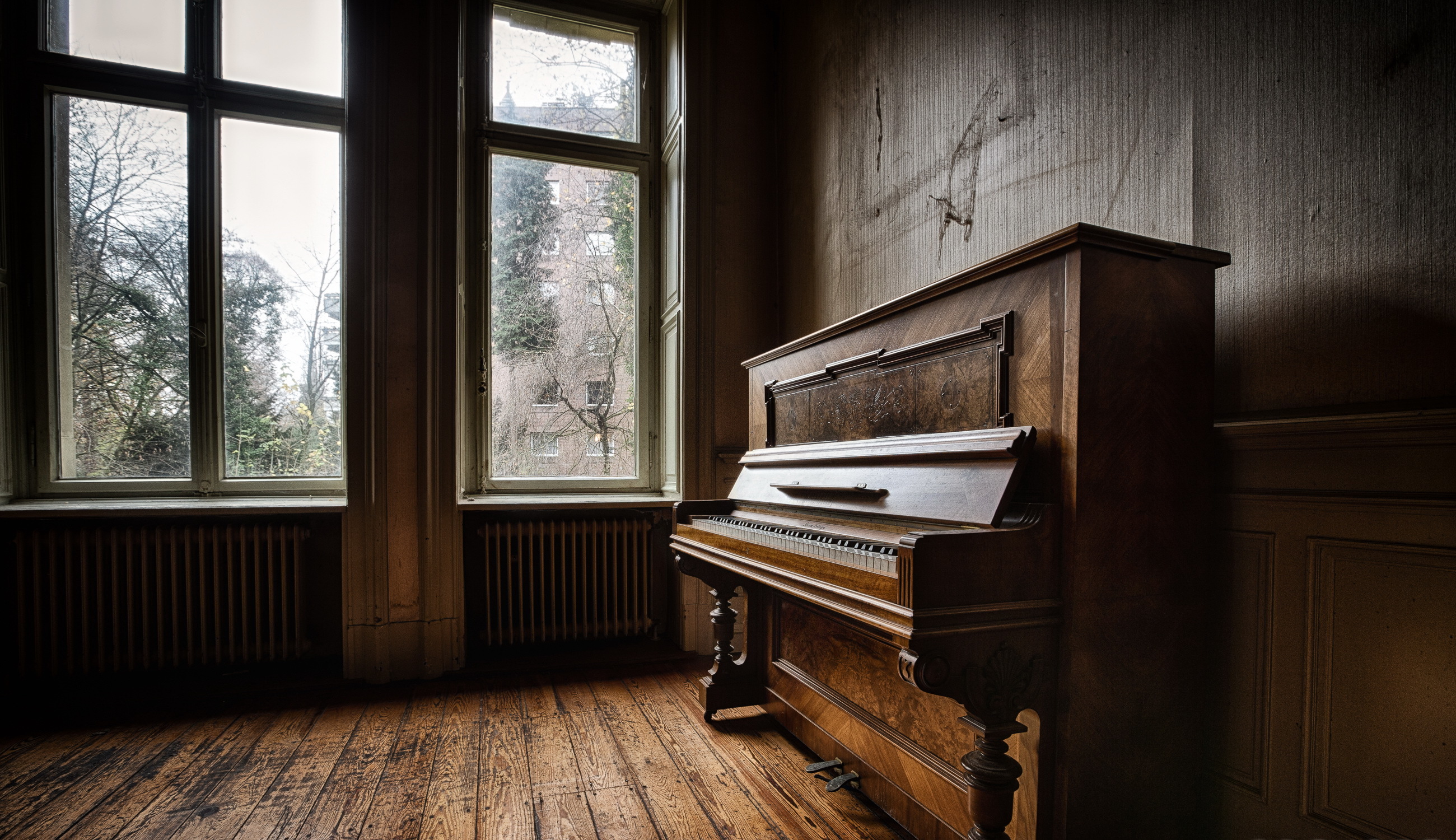 Piano Room 2600x1500