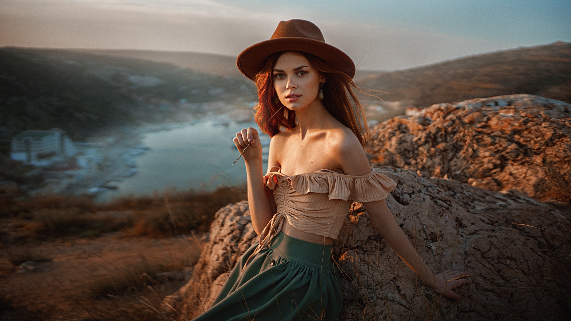 Women Viktoria Ageeva Hat Sunset Bare Shoulders Redhead Long Hair Blouse Skirt Depth Of Field Cliff 2000x1125