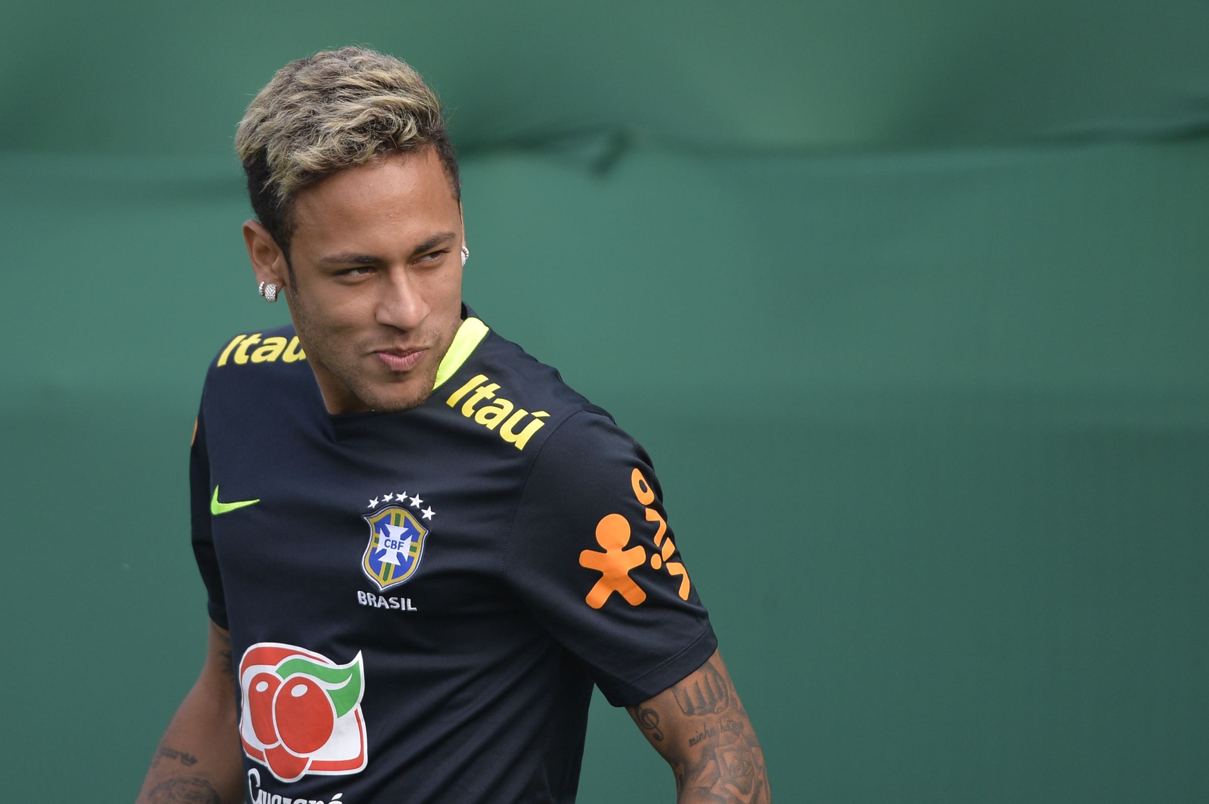 Brazilian Neymar Soccer 2400x1597