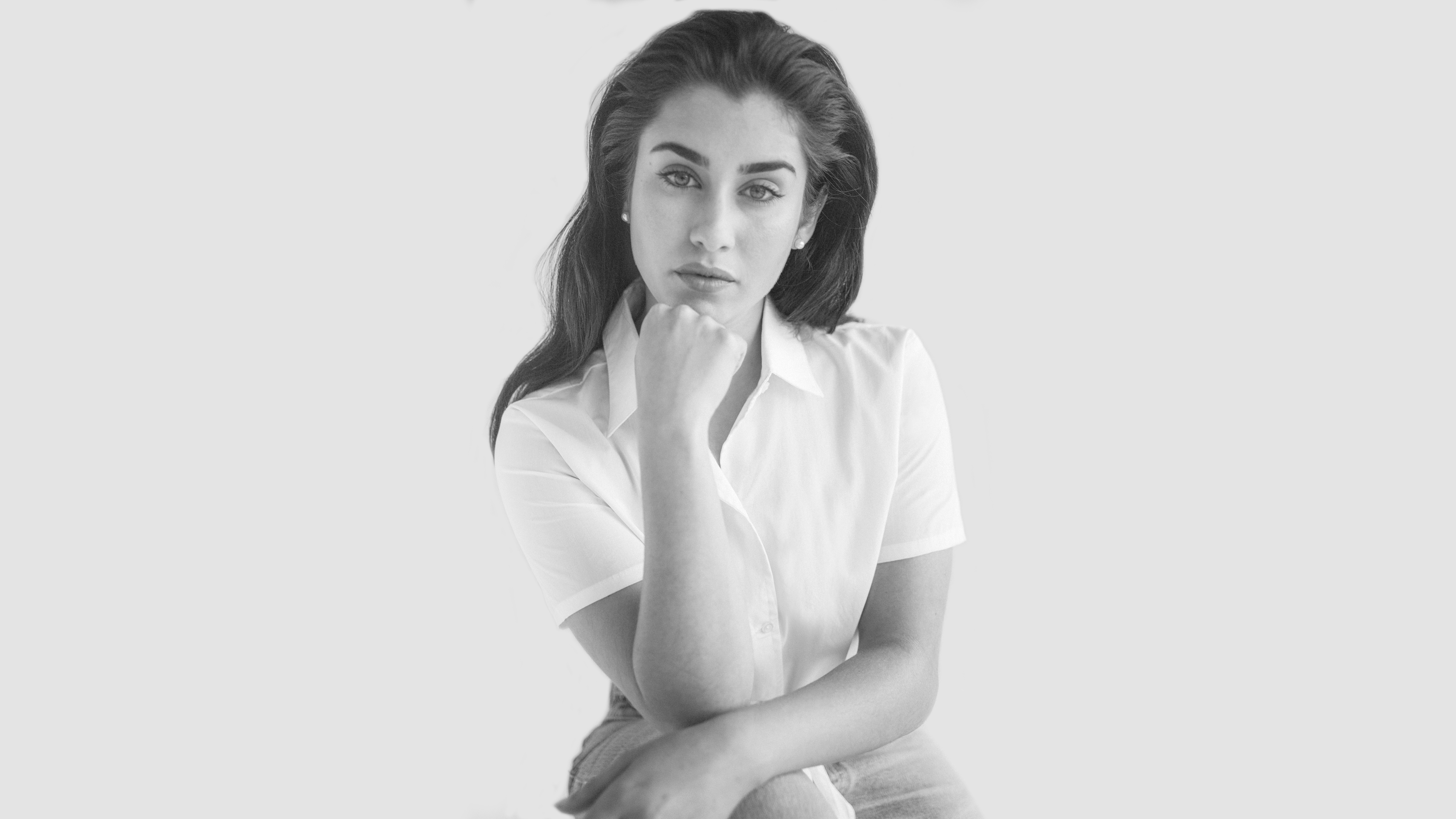 American Lauren Jauregui Monochrome Singer 7680x4320